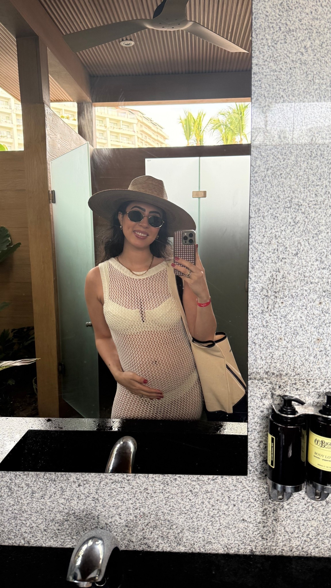 Beach vibes 🌴🌊 

Hat is sold out but listed a similar one from the same brand. Mine is: Lack of Color - Natural Palm Wide Fedora. 