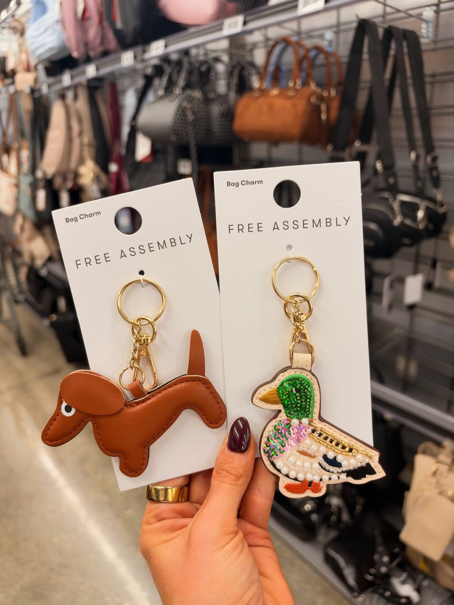 The cutest bag charms! 






Walmart finds 
Walmart fashion 
Fall trends 
Handbag charm

#LTKootd #LTKSeasonal