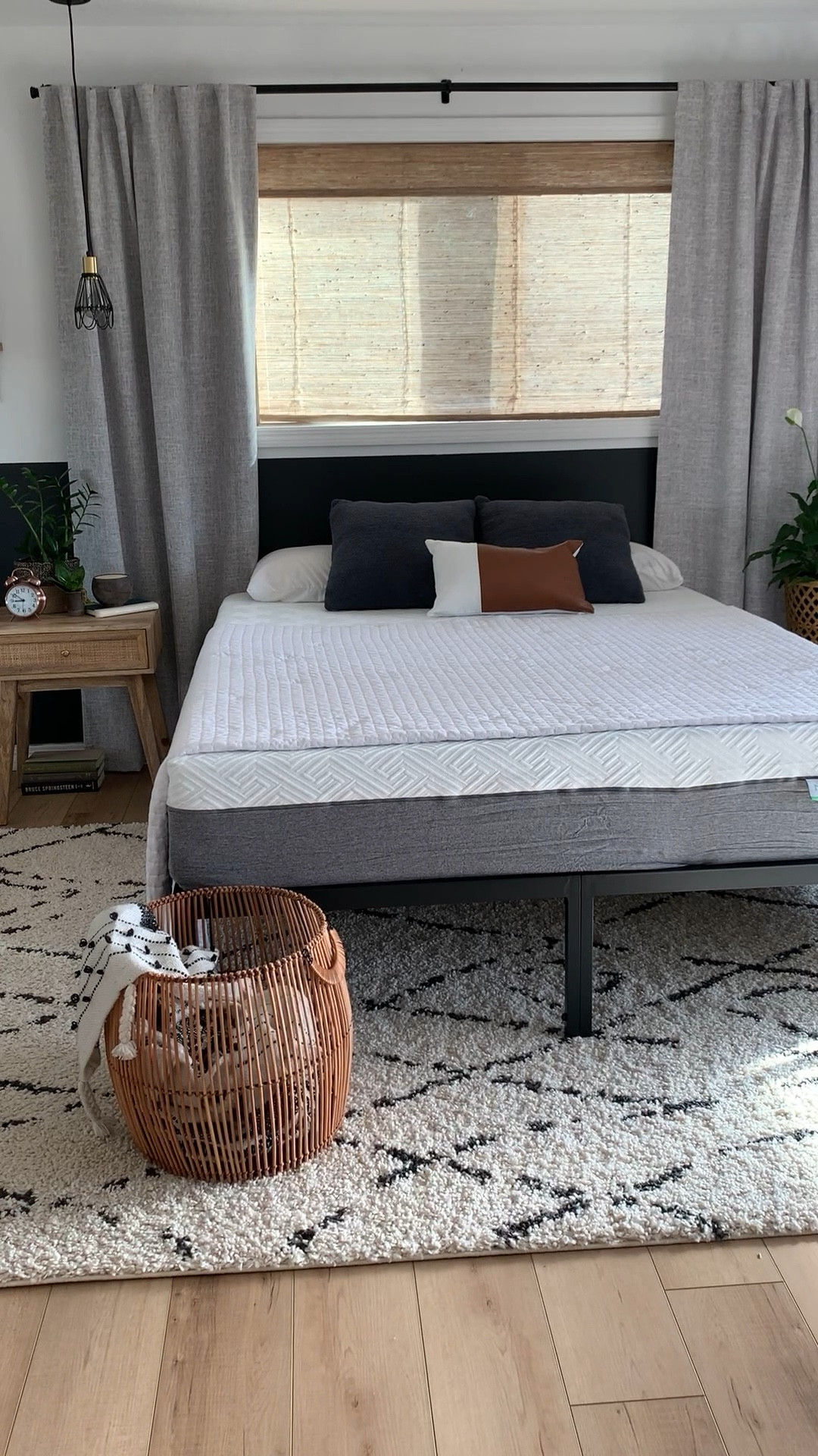 Throwback: Bedroom Setup 

Streamlined furniture and strategic items make a small bedroom feel more spacious 


#LTKHome