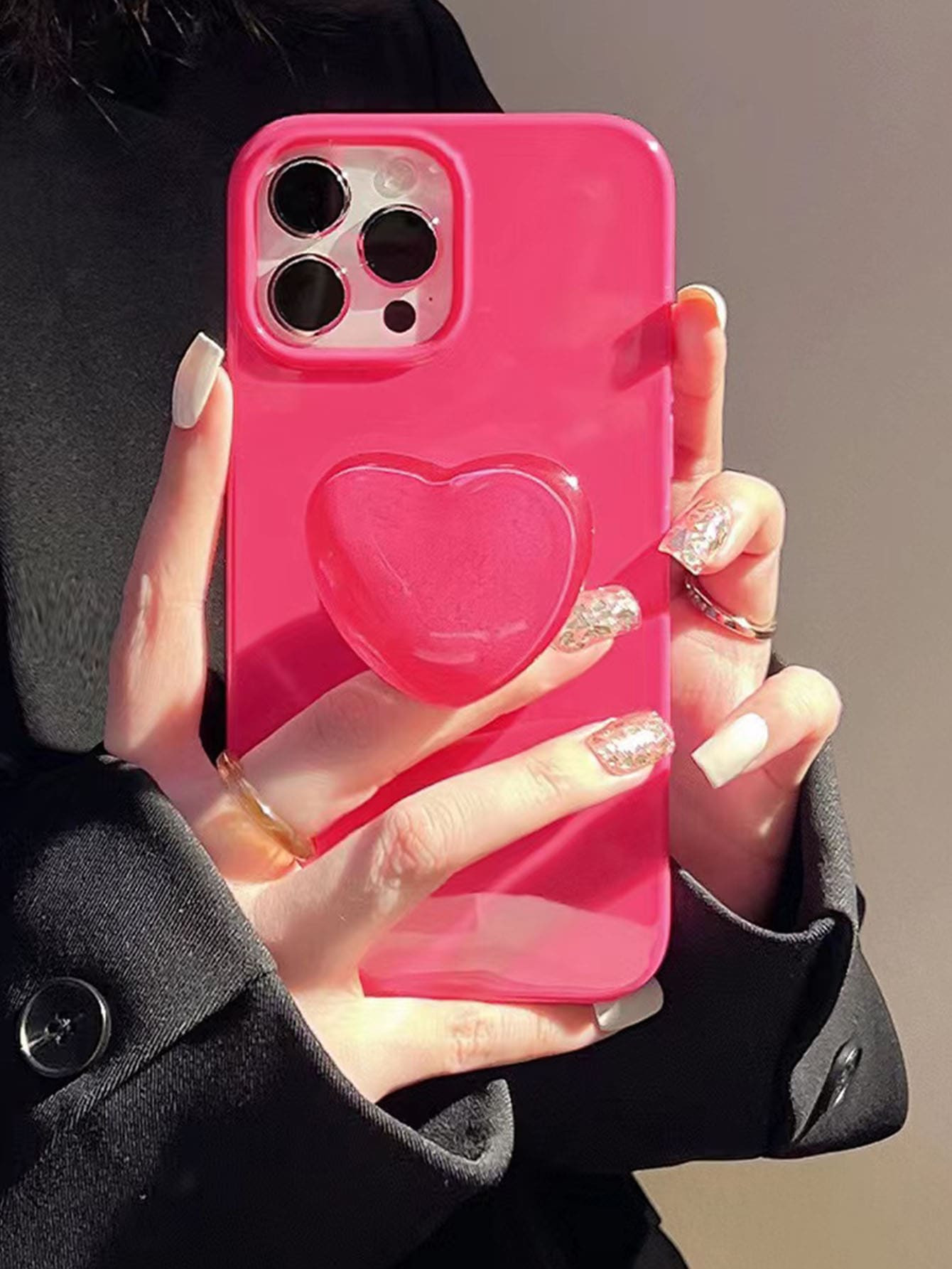 Solid Phone Case With Heart Stand-Out Phone Grip | SHEIN