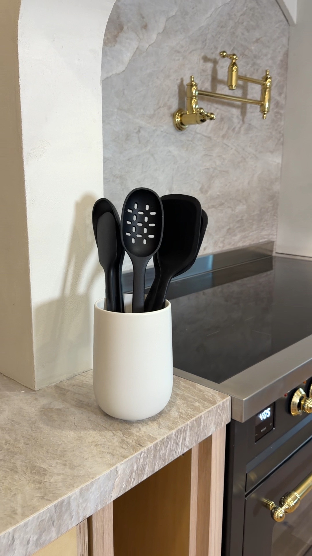 Scroll to shop! ✨ My new neutral kitchen essentials.

Color: Black Sesame.

Desliza para comprar. ✨ Mis nuevos esenciales de cocina en tonos neutros.

📲 Download the free LTK app & follow me @kirasfashionfinds to shop all my daily finds.

#LTKHome #LTKvlog #LTKfoodie