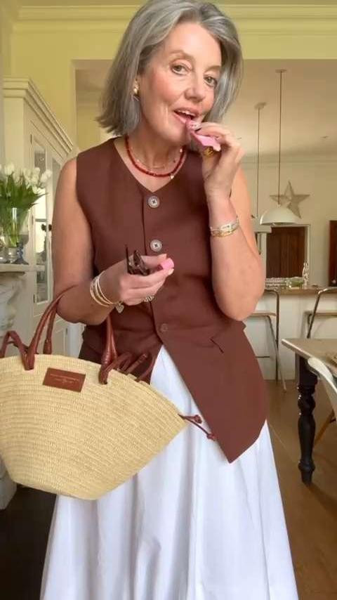 🤎🤍 white skirt styling
Skirt size 12 great pricing from the Anyday range at John Lewis 
Waistcoat is oos at M&S linked similar 
Sandals true to size 





Summer outfit idea, white maxi skirt, high street style, day time outfit, rattan bag, summer neutrals, holiday bag, chocolate brown, waistcoat, tan sandals  

 

#LTKsummer #LTKstyletip #LTKuk