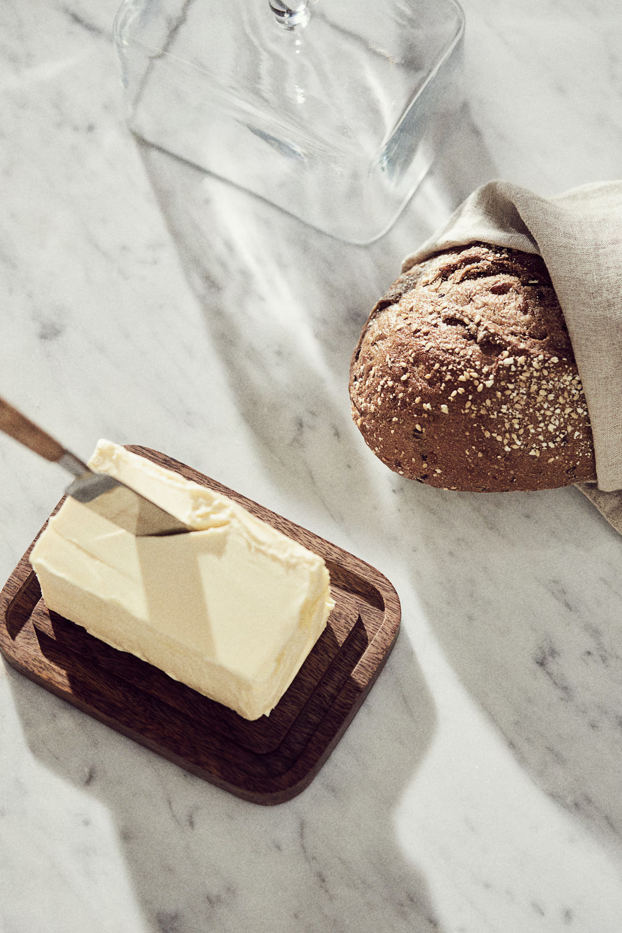 Glass-cloche butter dish - Light beige/Clear glass - Home All | H&M GB | H&M (UK, MY, IN, SG, PH, TW, HK)