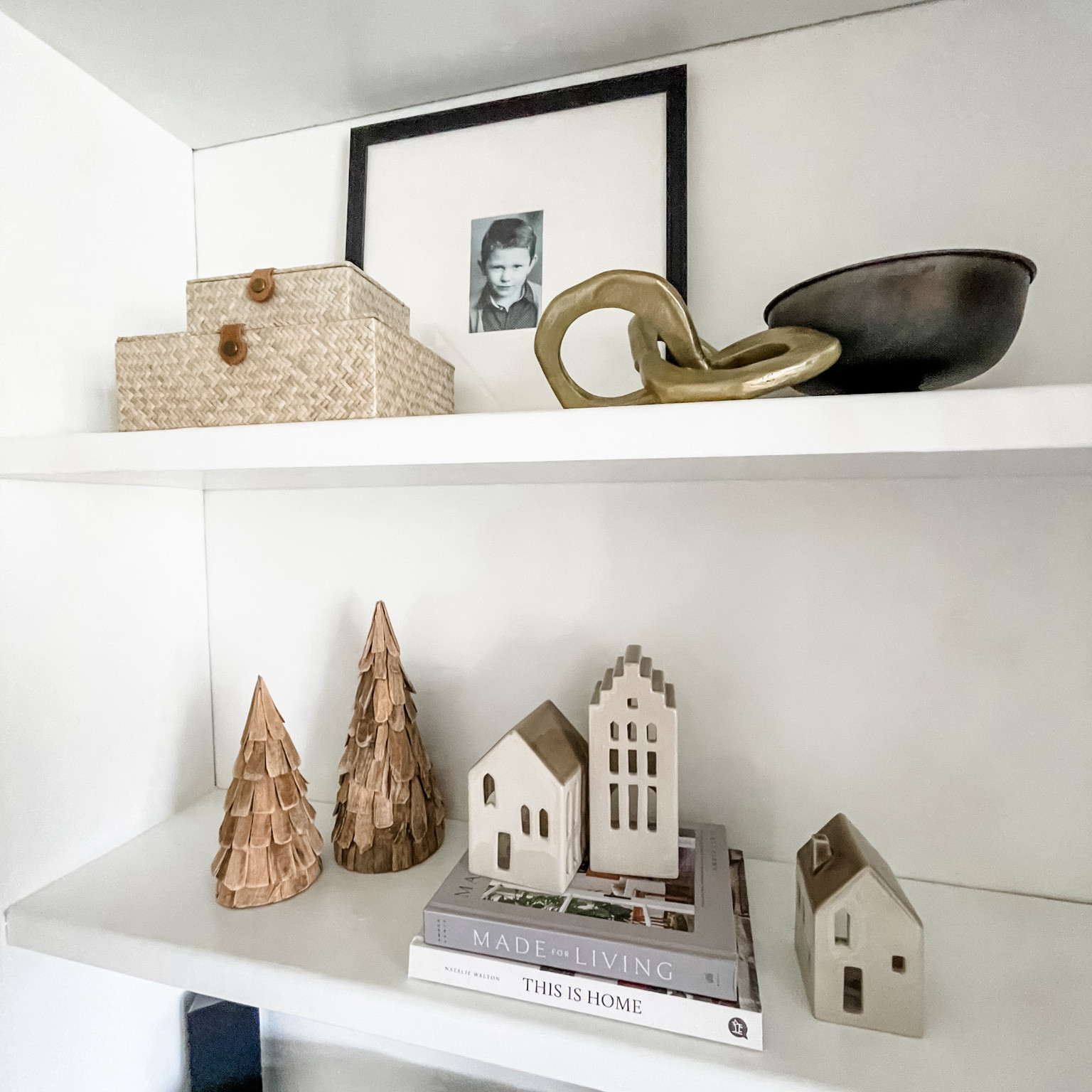 Christmas | shelf decor

Shelfie, holiday decor, ceramic houses, Target find, McGee & co, studio McGee, threshold, wood mini trees, bowl, coffee table books, frame, boxes, decorative object, black frame, photo frame

#LTKSeasonal #LTKHome #LTKHoliday