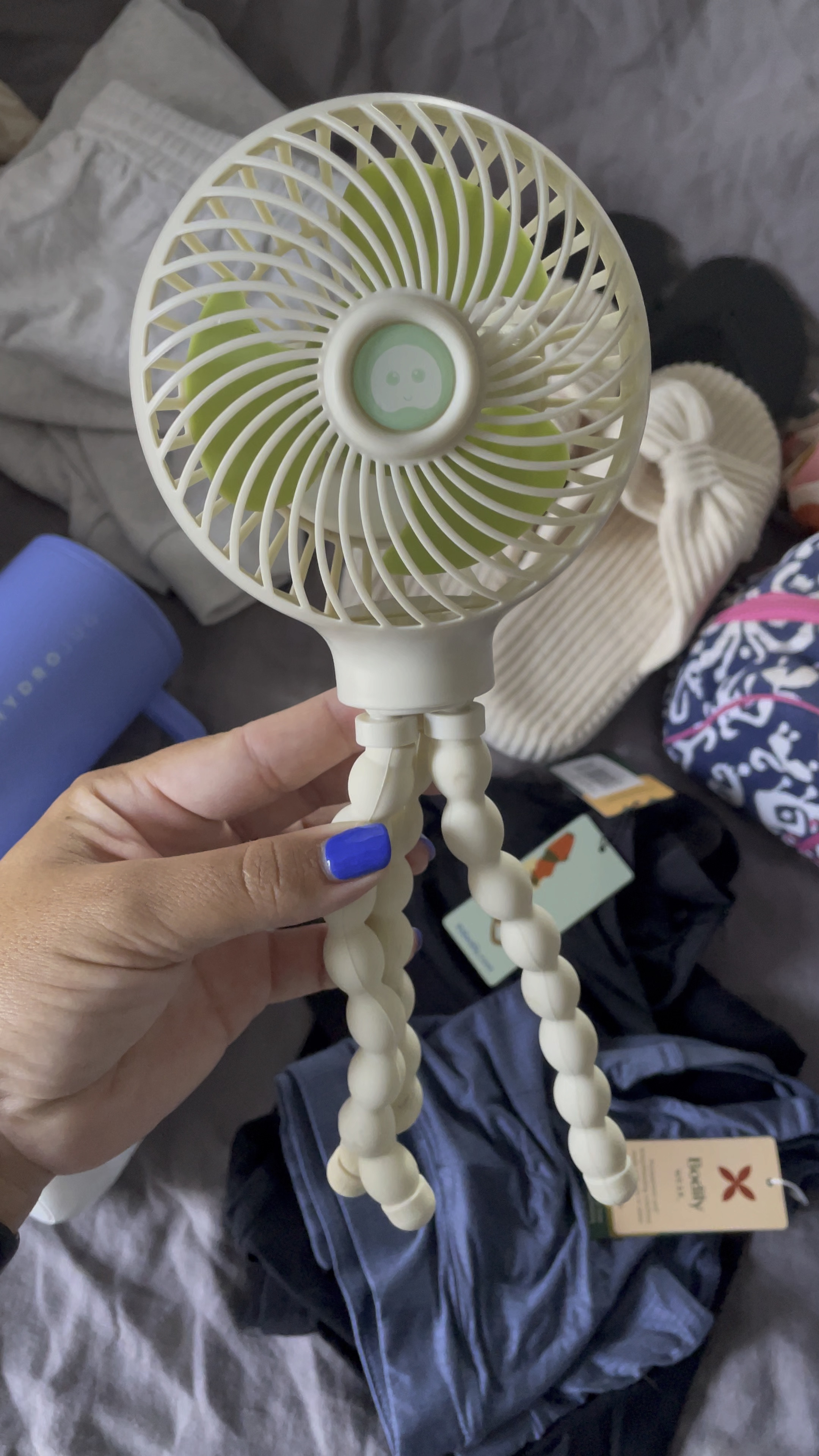 What’s in my hospital bag // portable fan // stroller fan // expecting // pregnancy // baby // bump 