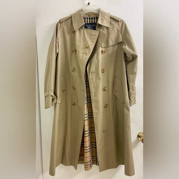 Burberry Classic Beige Trench Coat | Poshmark