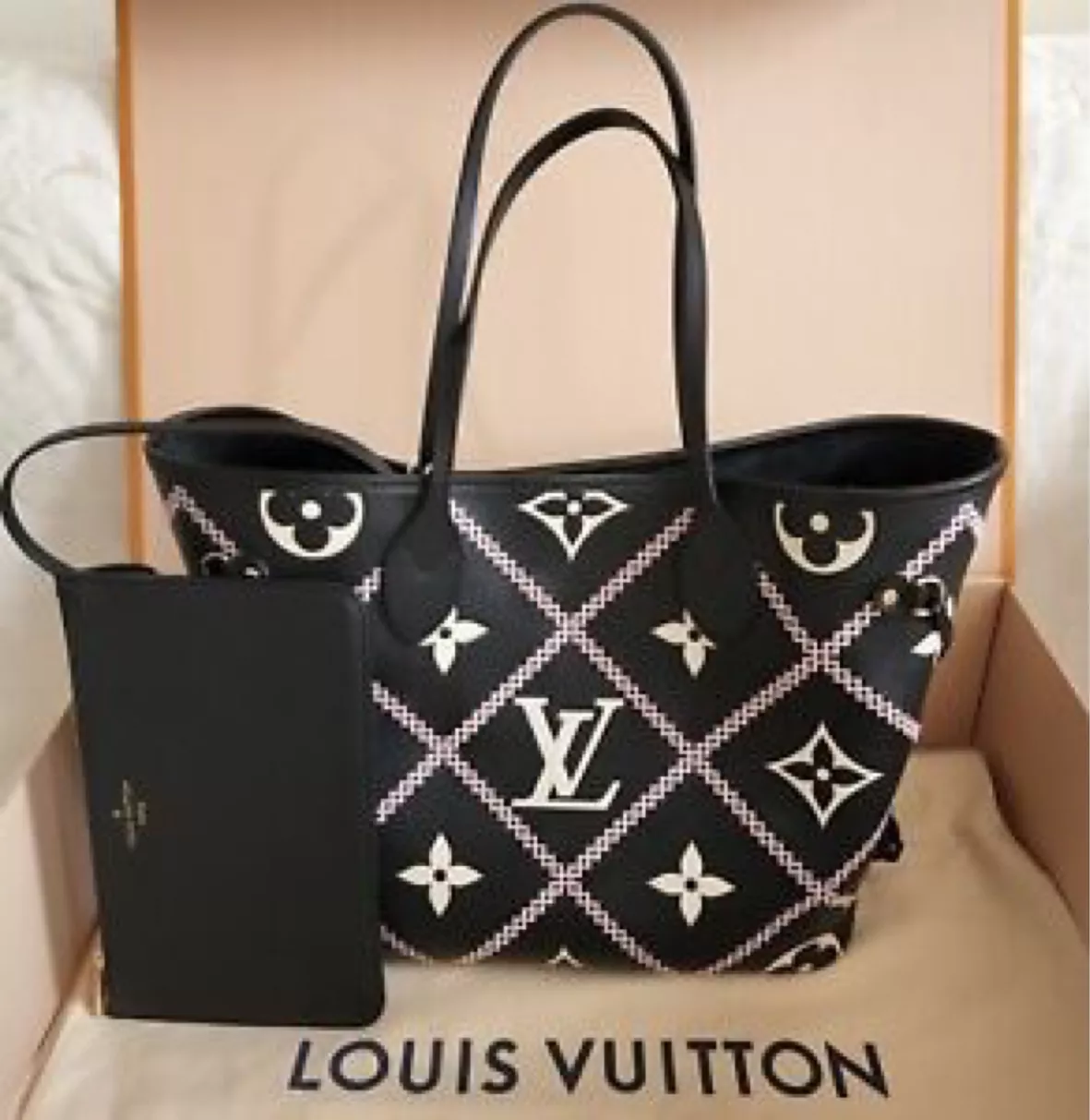 Hot Selling Louis Vuitton L TO V LV Logo Pattern Silver -Yellow