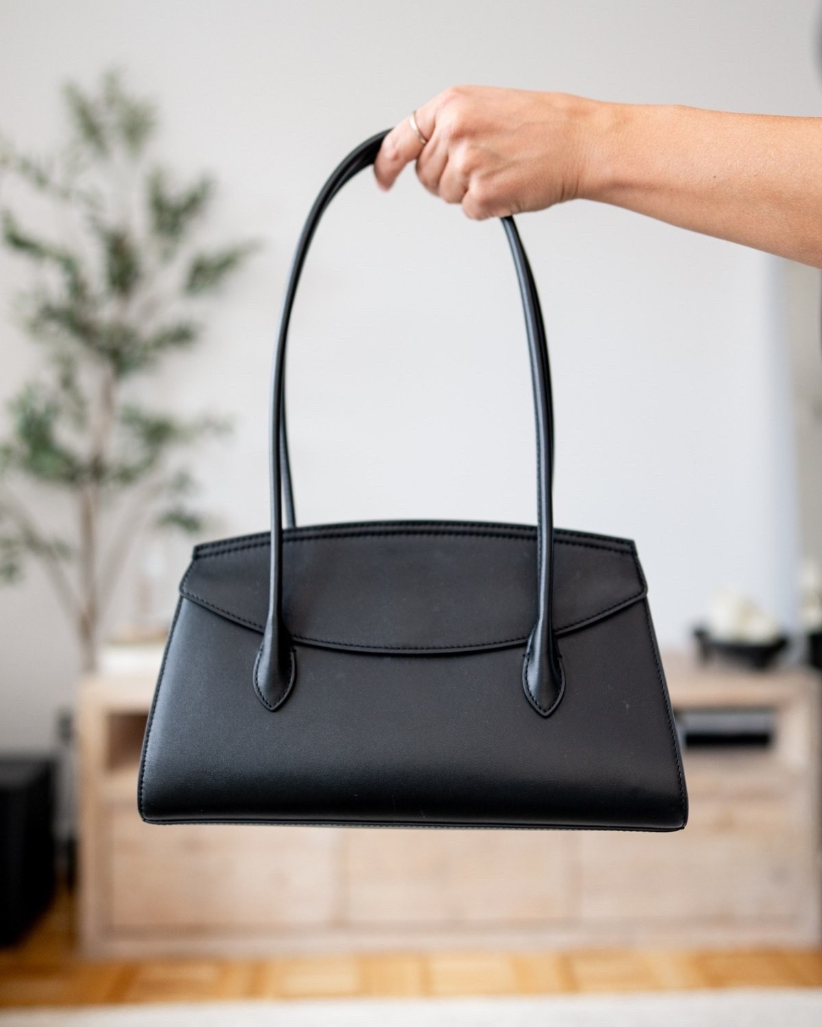 The perfect everyday black bag 🖤 Classic, polished, and easy to carry with everything from denim to dresses.

black handbag, classic handbag, everyday purse, structured bag, shoulder bag, timeless accessories, Amazon fashion, Amazon handbag, neutral accessories, fall fashion finds

#LTKSeasonal #LTKTravel #LTKWorkwear