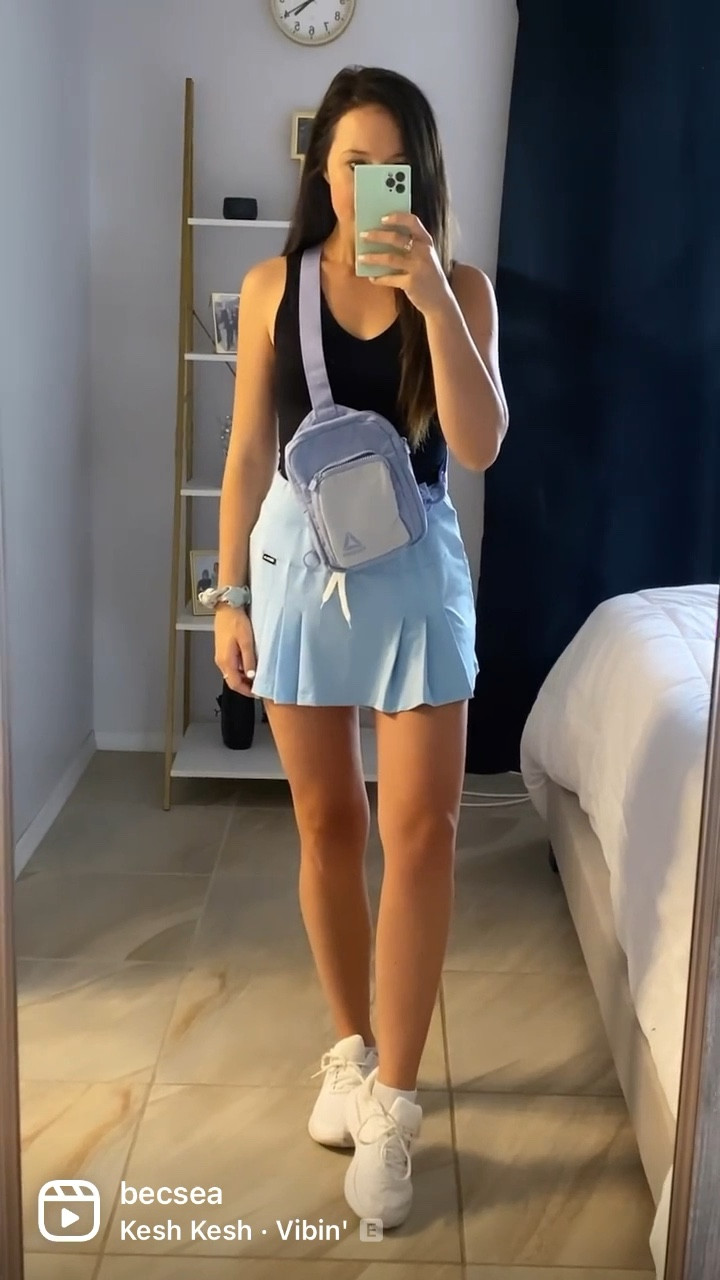 Size XS in the skirt 

#LTKU #LTKSeasonal #LTKGiftGuide