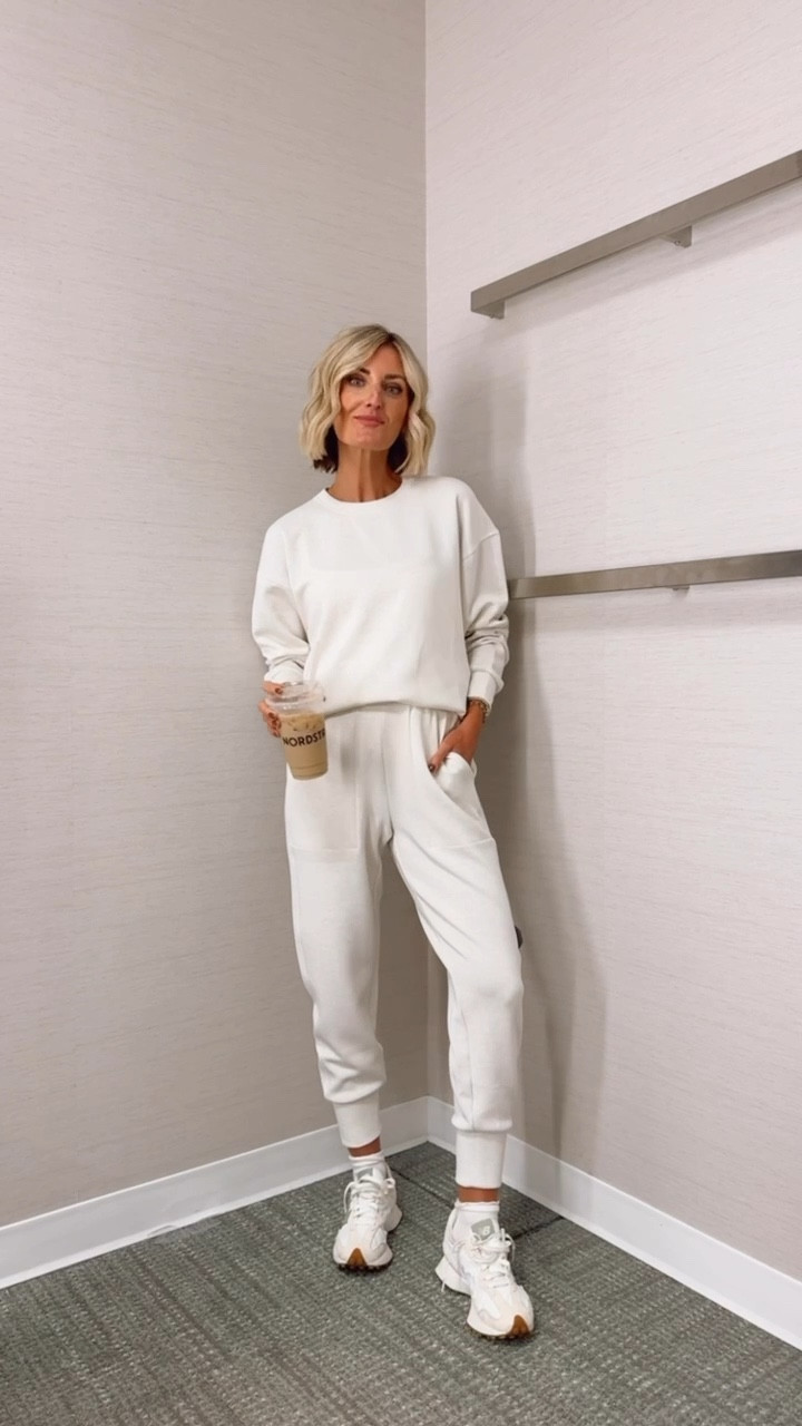 The comfiest joggers 👏🏼

Loverly Grey, NSALE, Nordstrom sale, joggers, matching set, athleisure, activewear 

#LTKSaleAlert #LTKActive #LTKSeasonal