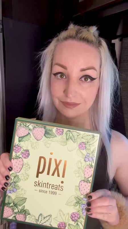 A 3-in-1 tonic from @pixibeauty 😍💙 #pixibeautypartner 
This antioxidant tonic is an essence, toner + serum all in one! ☝🏻💛 Helps to balance and hydrate your skin 👏🏻 #pixibeauty 

➡️ Contains an infusion of Nordic Superfood Berries including Cloudberry, Lingonberry, Strawberry & Blueberry.
➡️ alcohol free 
➡️ paraben free 

Shop @pixibeauty on my LTK 🔗 

#LTKBeauty