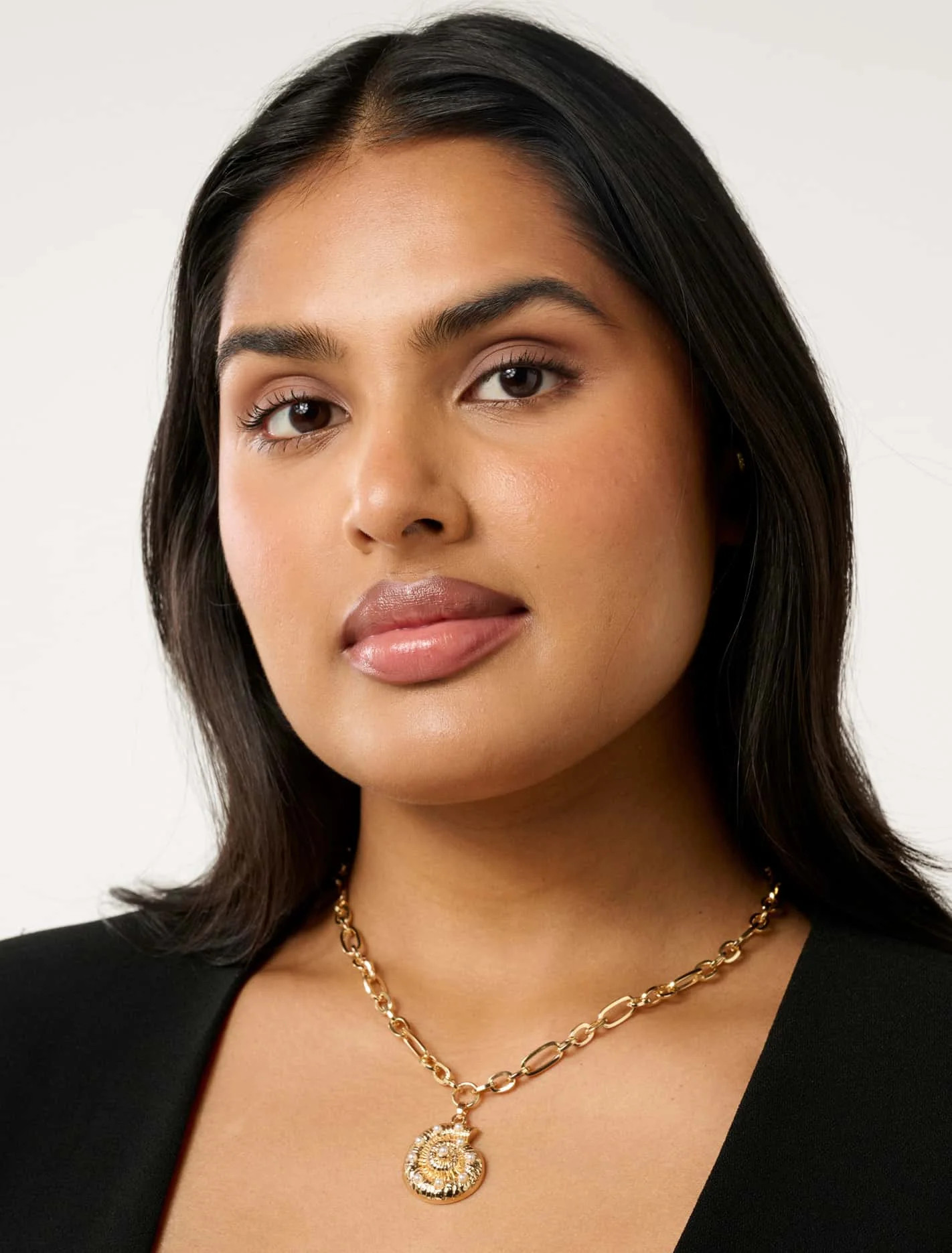 Forever New Women's Signature Selene Shell Pendant Necklace in Gold/Pearl | Forever New (AU)