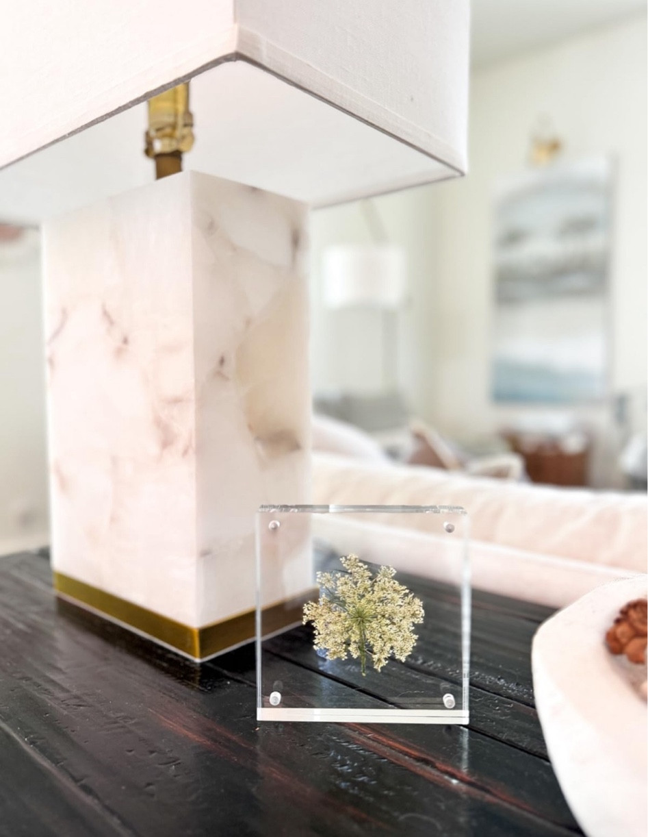 Framed florals made easy with this DIY flower presser—simple and oh-so-cute!