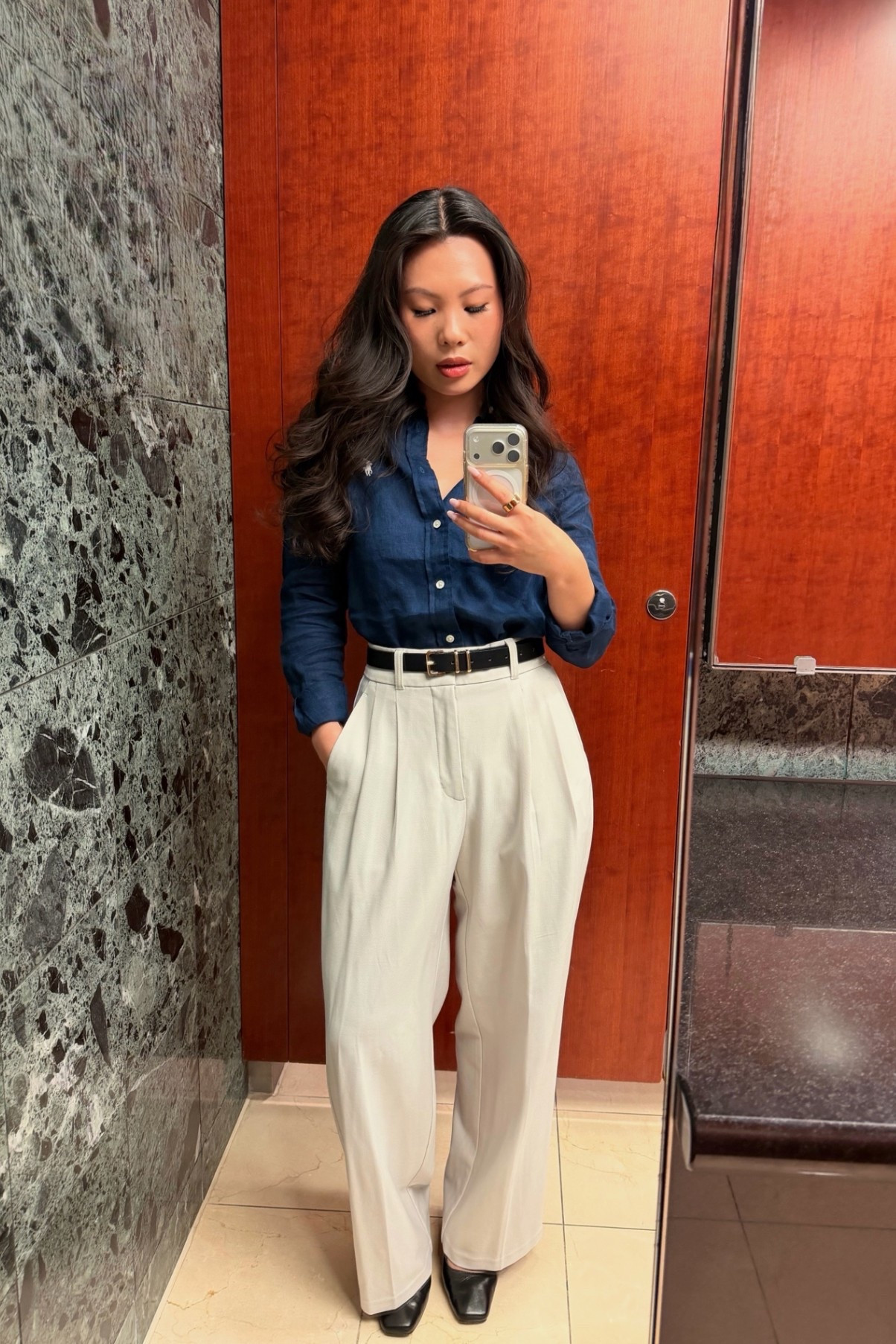 Office ootd

Shirt XS, trousers XXS, belt XS

#LTKuk #LTKsummer #LTKworkwear