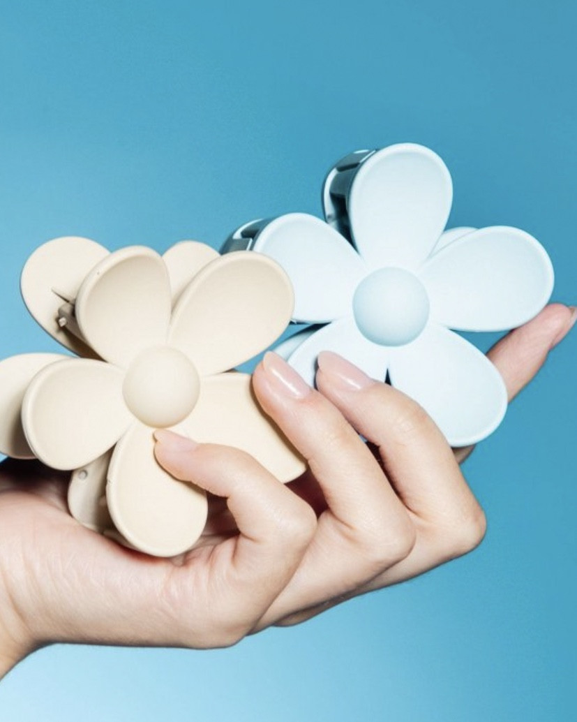 Cutest clip even with thick hair !! 🌼