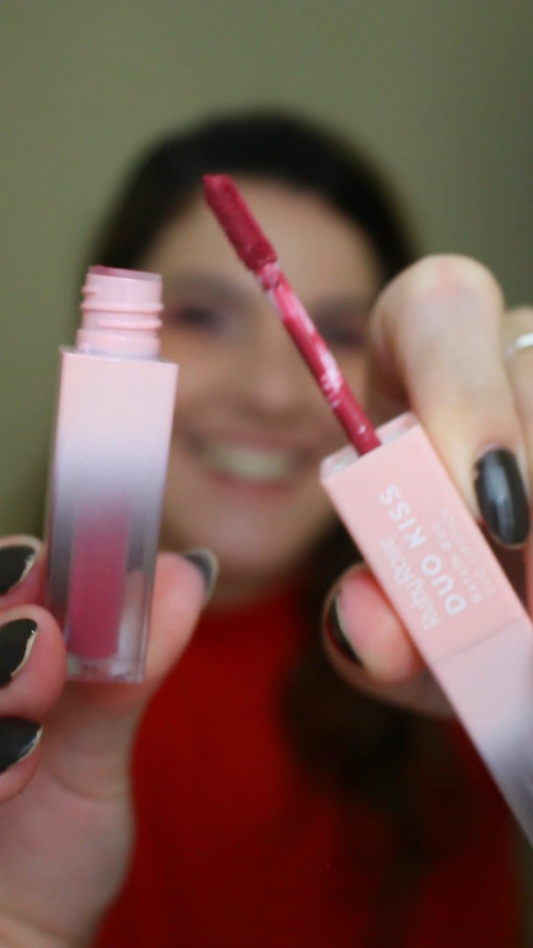 Durabilidade TOP ✨ Com o gloss por cima ele sai um pouco, sem o gloss por cima ele não sai. Fiquei 8h com o batom na boca 😍😍

#LTKbeleza #LTKbrasil