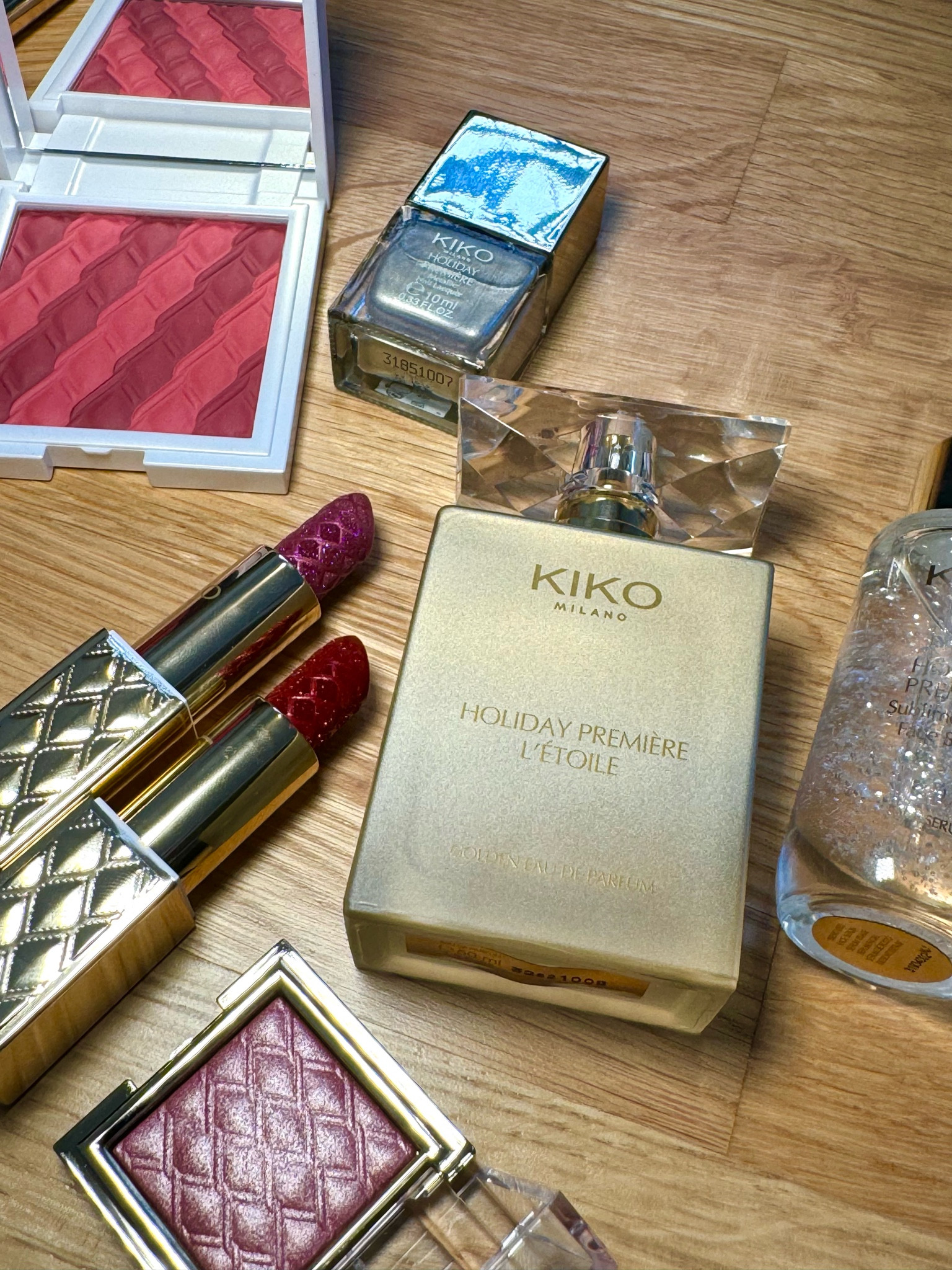 christmas makeUp 

#LTKSeasonal #LTKGiftGuide #LTKHoliday