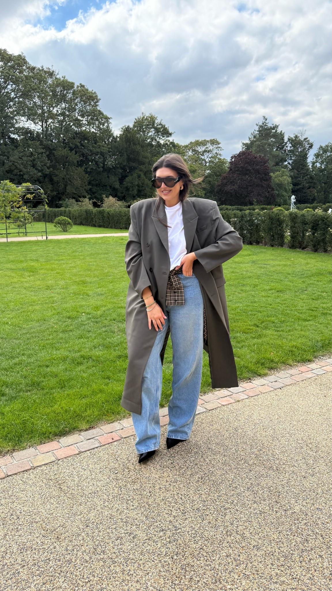 Oversized coat, shoulder pad tee & jeans for the win 🙌🏻

#LTKautumn #LTKuk #LTKjeans