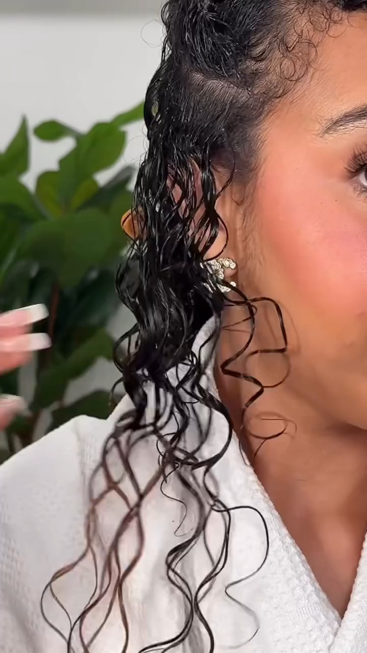 Grab your notebook 📝because this is a simple step by step tutorial on how to part curly hair to achieve VOLUMEEEEEE🤏🏽

#LTKStyleTip #LTKBeauty #LTKU