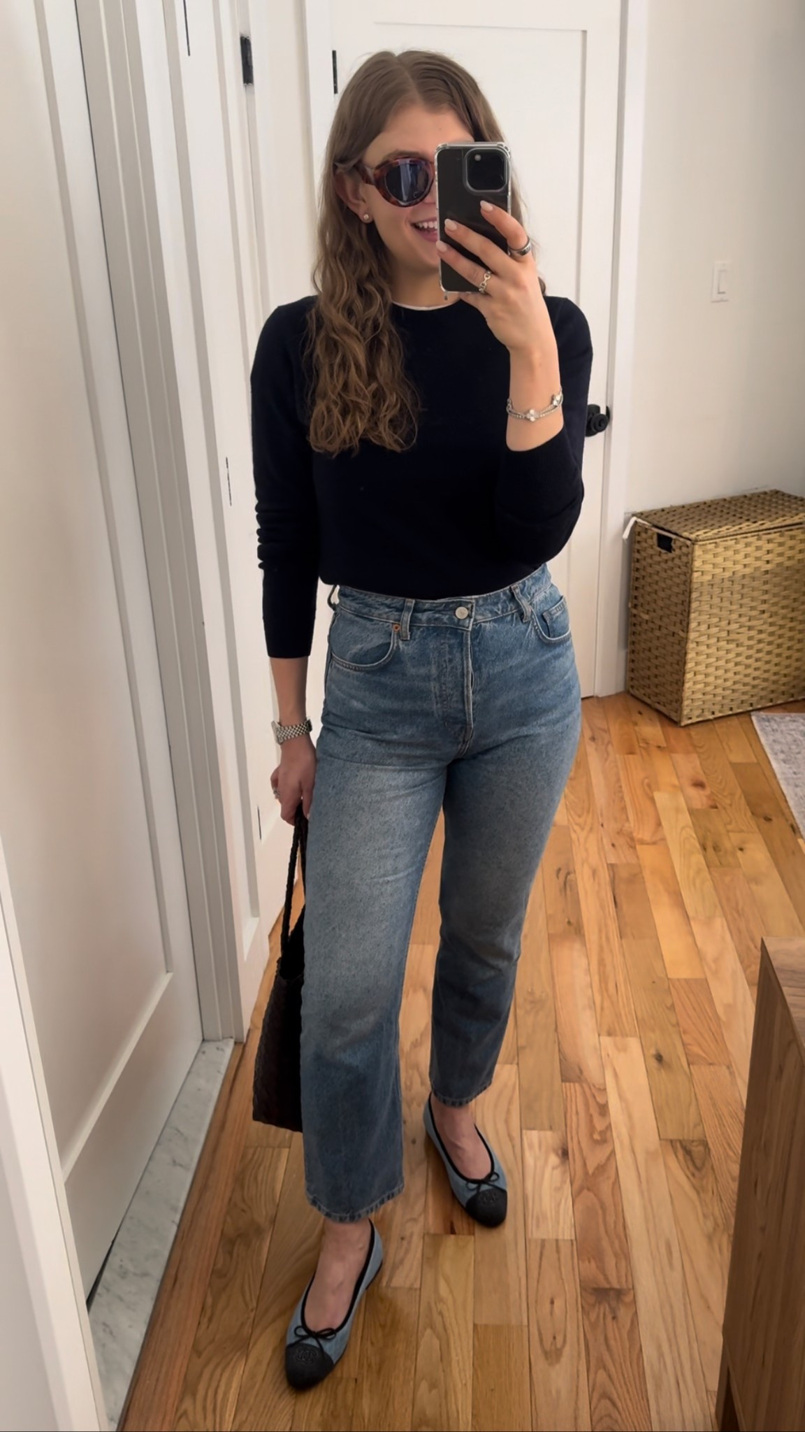 I love a simple outfit formula like this of a cashmere sweater, jeans and a flat 

#LTKStyleTip #LTKFindsUnder100 #LTKMidsize