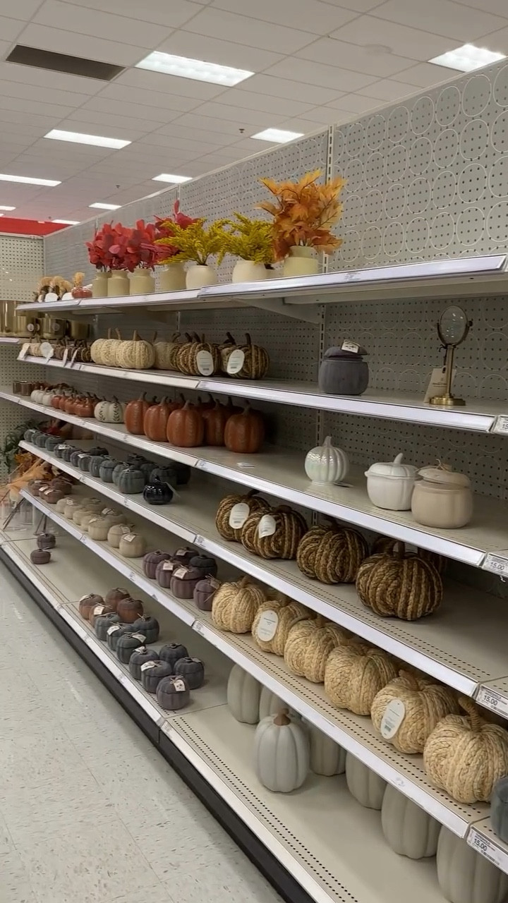 Fall decor shopping at Target & TJMaxx!
Its so fun to decorate your first home for the seasons. I also didn’t realize reels only let you make a 90sec video, so I did get cut off at the end lol! 🤎 #homedecor #tjmaxx #fall #target #tjmaxxfinds
#shopping