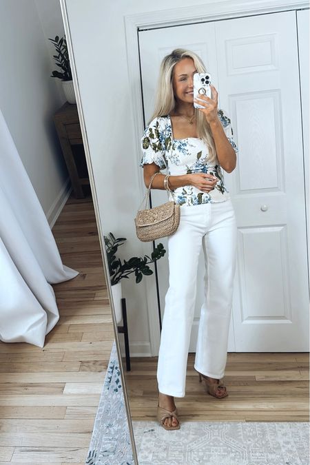 Spring outfit
Sizing info:
-Floral top: I sized up one size, wearing a size 6
-White jeans run TTS, wearing a size 26

#LTKstyletip