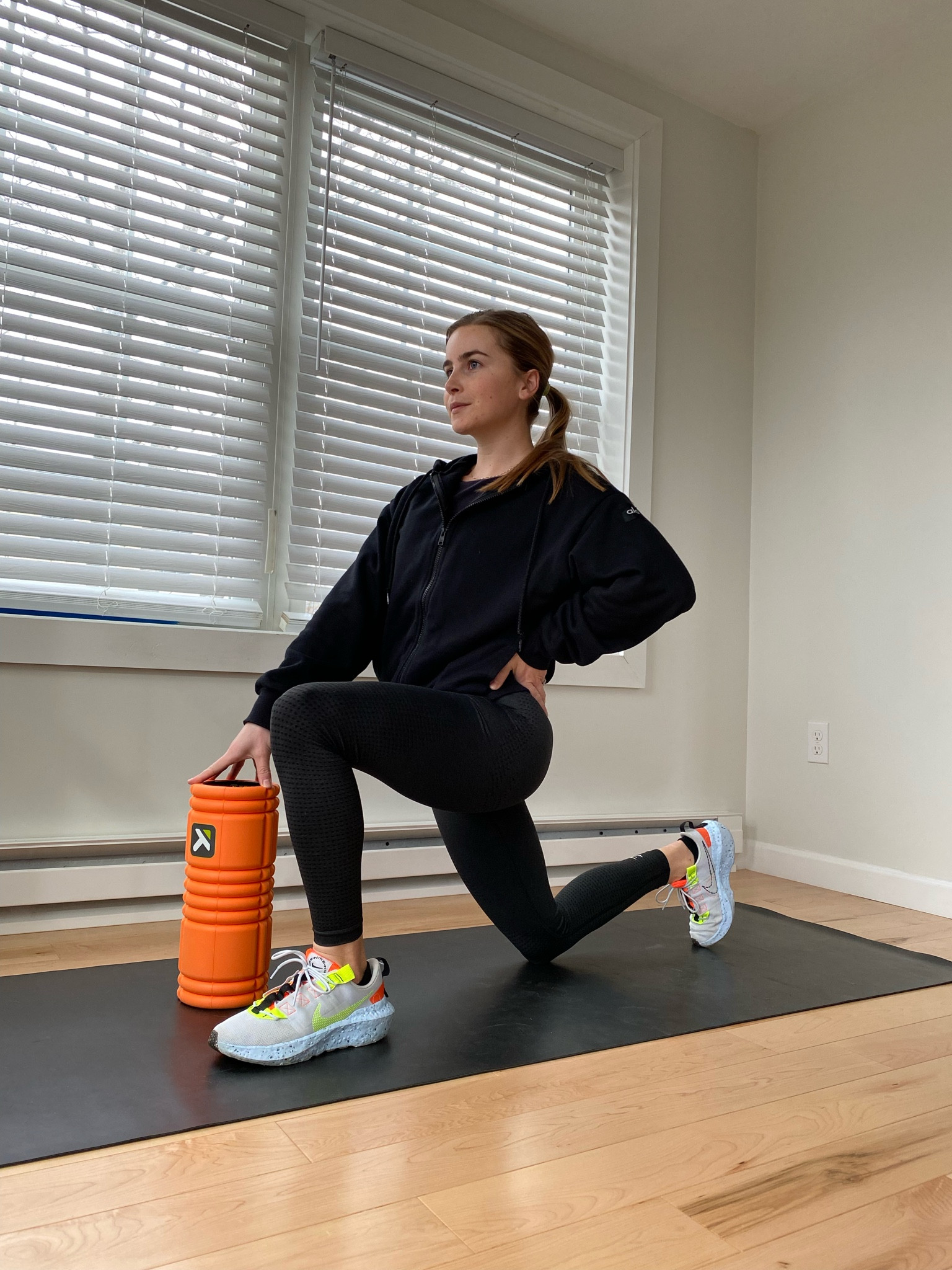 Hoodie - XS
Tights - XS
Trainers - 7

#LTKshoecrush #LTKfit #LTKunder50