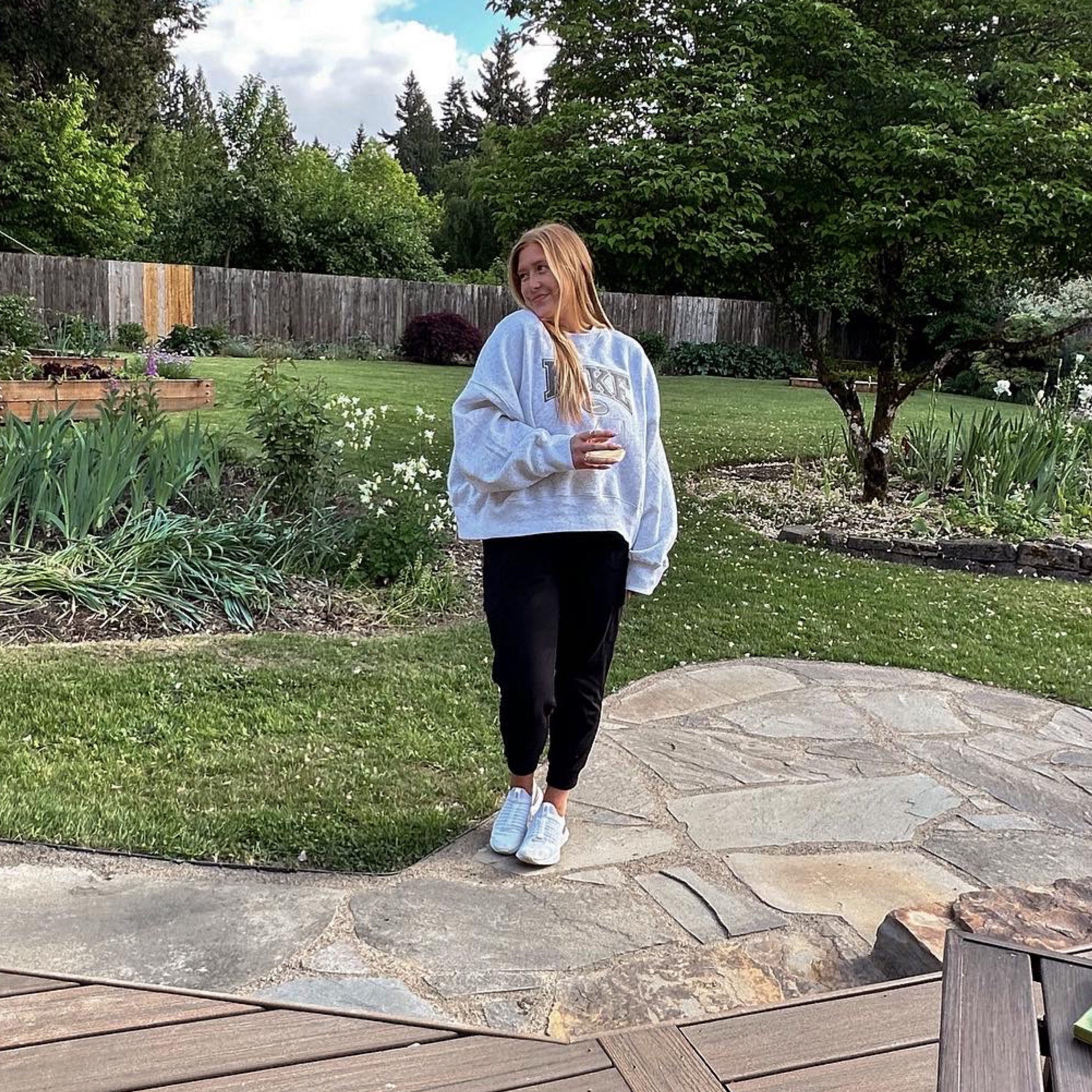 favorite nike sweatshirt 🤍🤍

wearing an XL, could be gotten a L! 
runs oversized - not too cropped !!! 



#LTKunder50 #LTKcurves #LTKsalealert