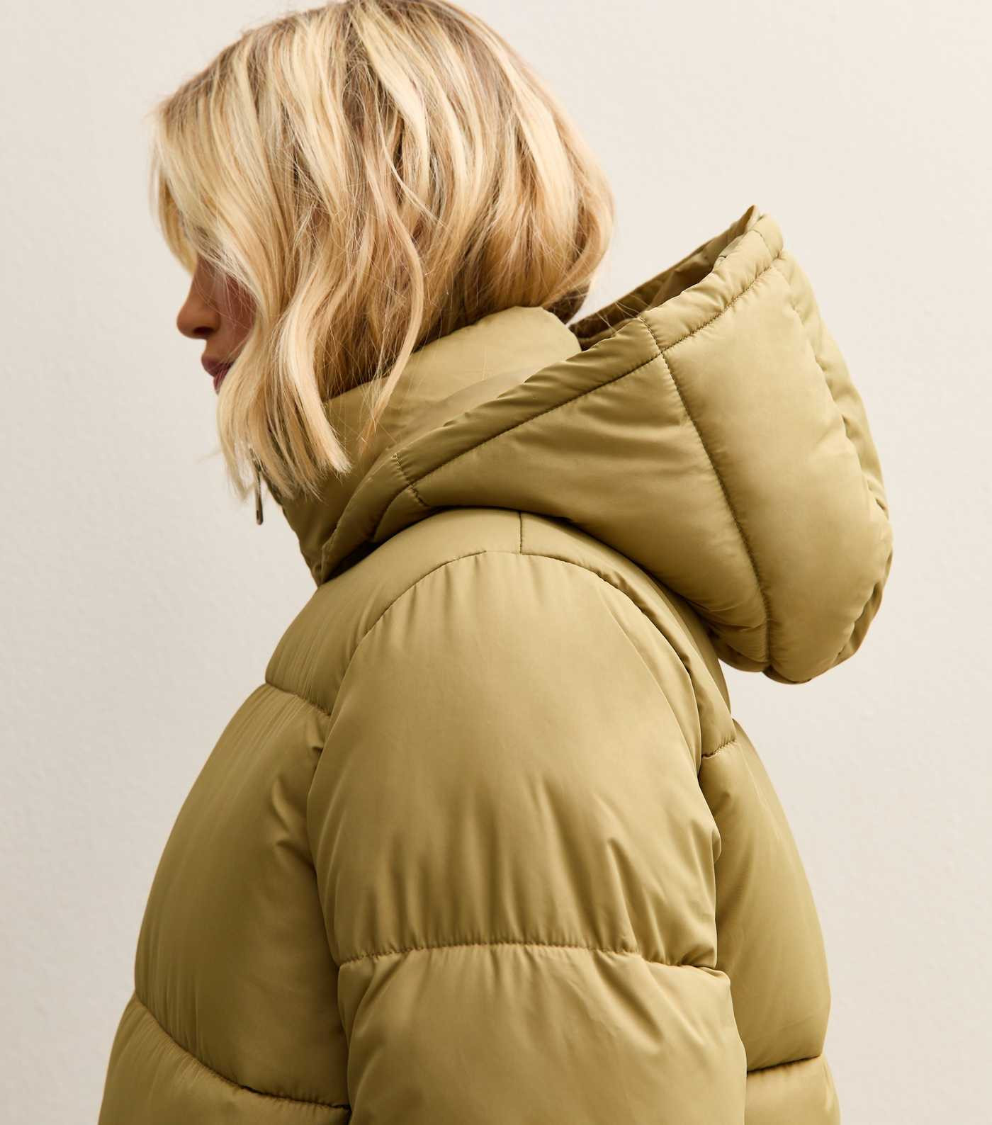 Light Khaki Hooded Cropped Puffer Jacket | New Look | New Look (UK)