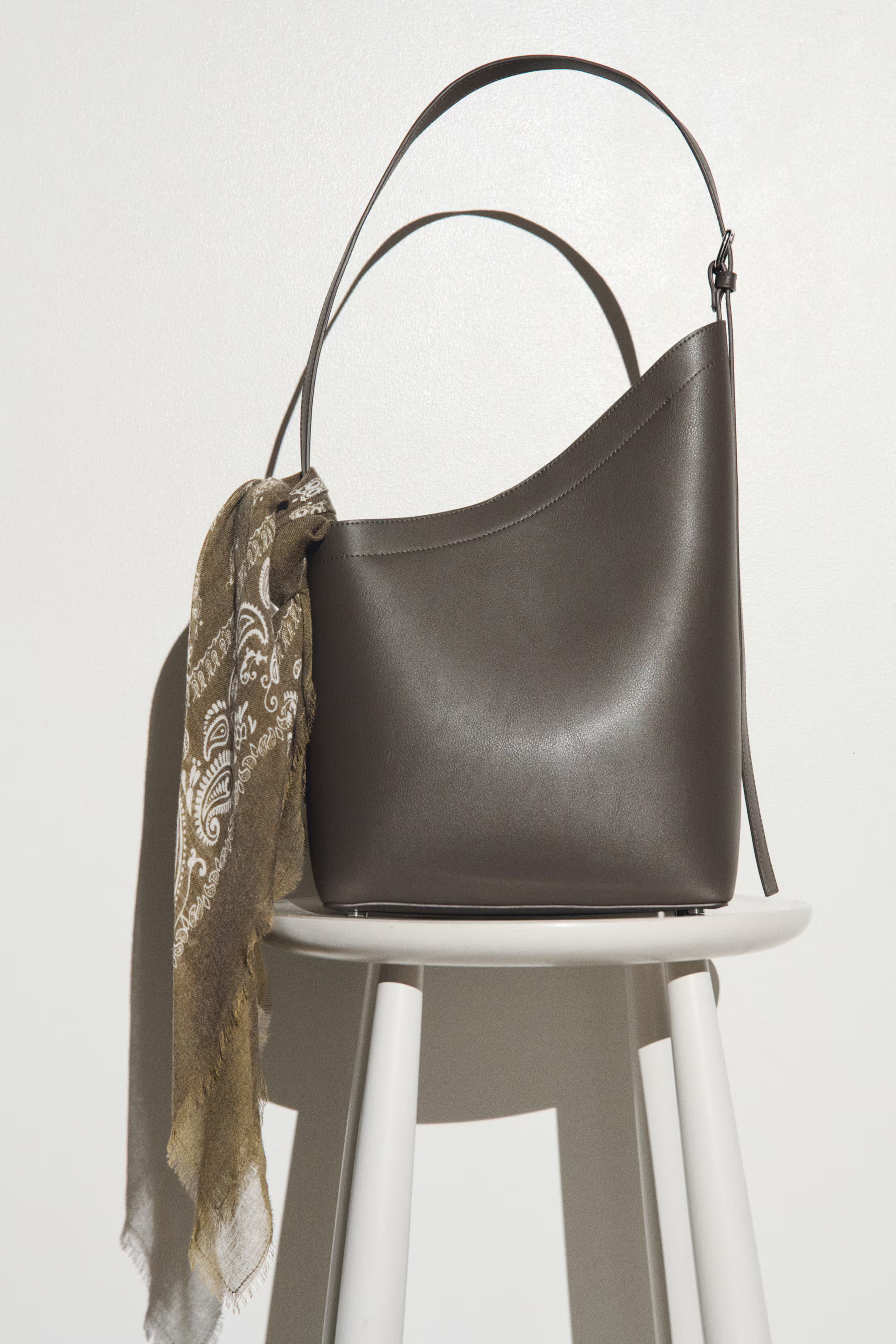 Patterned scarf | H&M (UK, MY, IN, SG, PH, TW, HK)