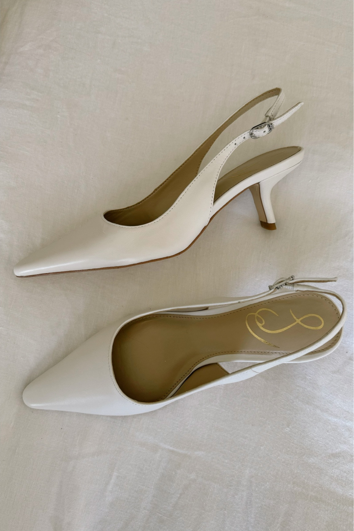 White slingback mules

Slingback mules, slingback heels, white slingback heels, white slingback mules, slingback mule heels, heeled mules, white heels, spring shoes, spring heels, heels, summer heels, summer shoes

#LTKSeasonal #LTKstyletip #LTKshoecrush