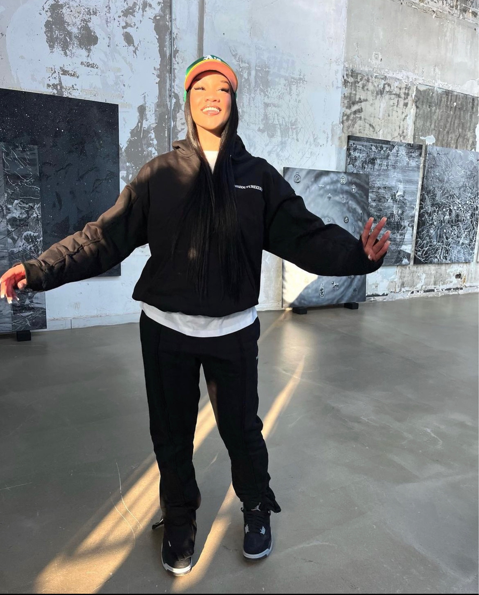 Set from thecotureclub 

RAW SEAM STRAIGHT LEG JOGGER 
RAW SEAM QUARTER ZIP HOODIE