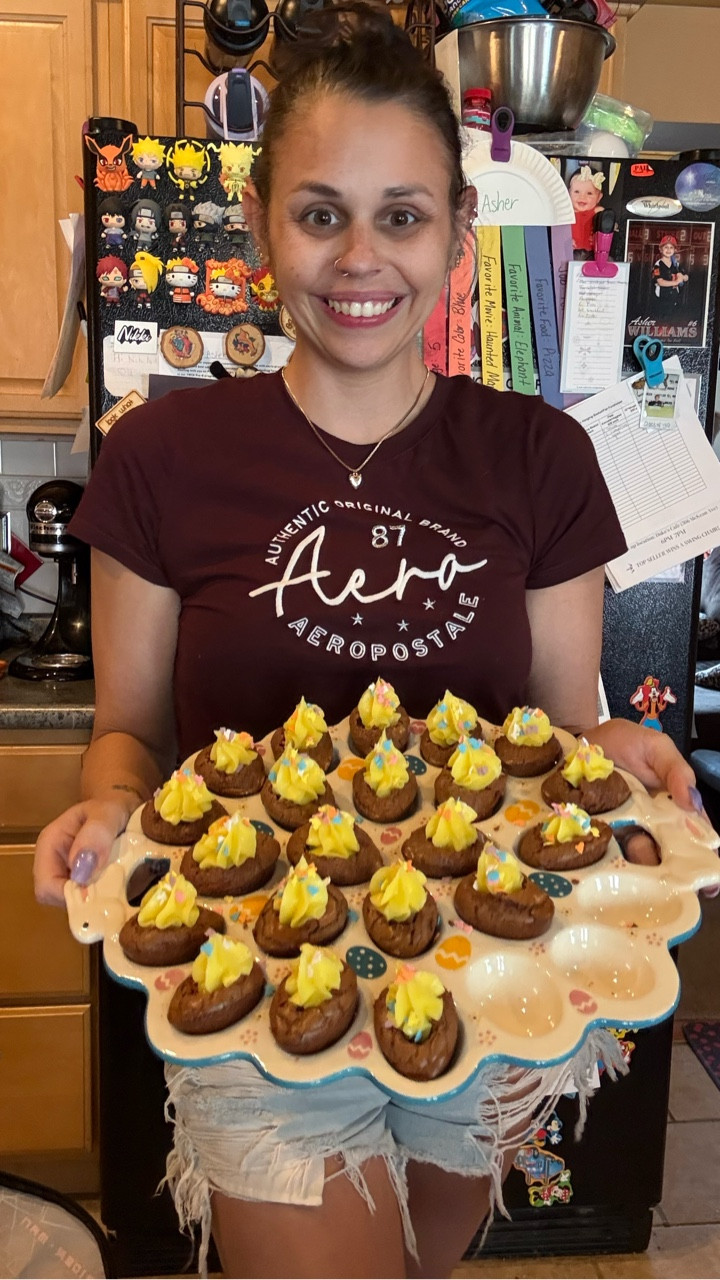 Bake some deviled brownie eggs with me for Easter 🐣 

🐰Bake brownies according to box
🐰Heat oven to 350*F
🐰Place mix in egg molds
🐰Bake 30min or until a toothpick inserted comes out clean
🐰Let cool
🐰Scoop out middle of eggs and remove from molds
🐰Pipe icing into the holes and top with springtime sprinkles

Shop all items on my LTK! 💕

#easter #dessert #easyrecipe #deviledeggs #spring