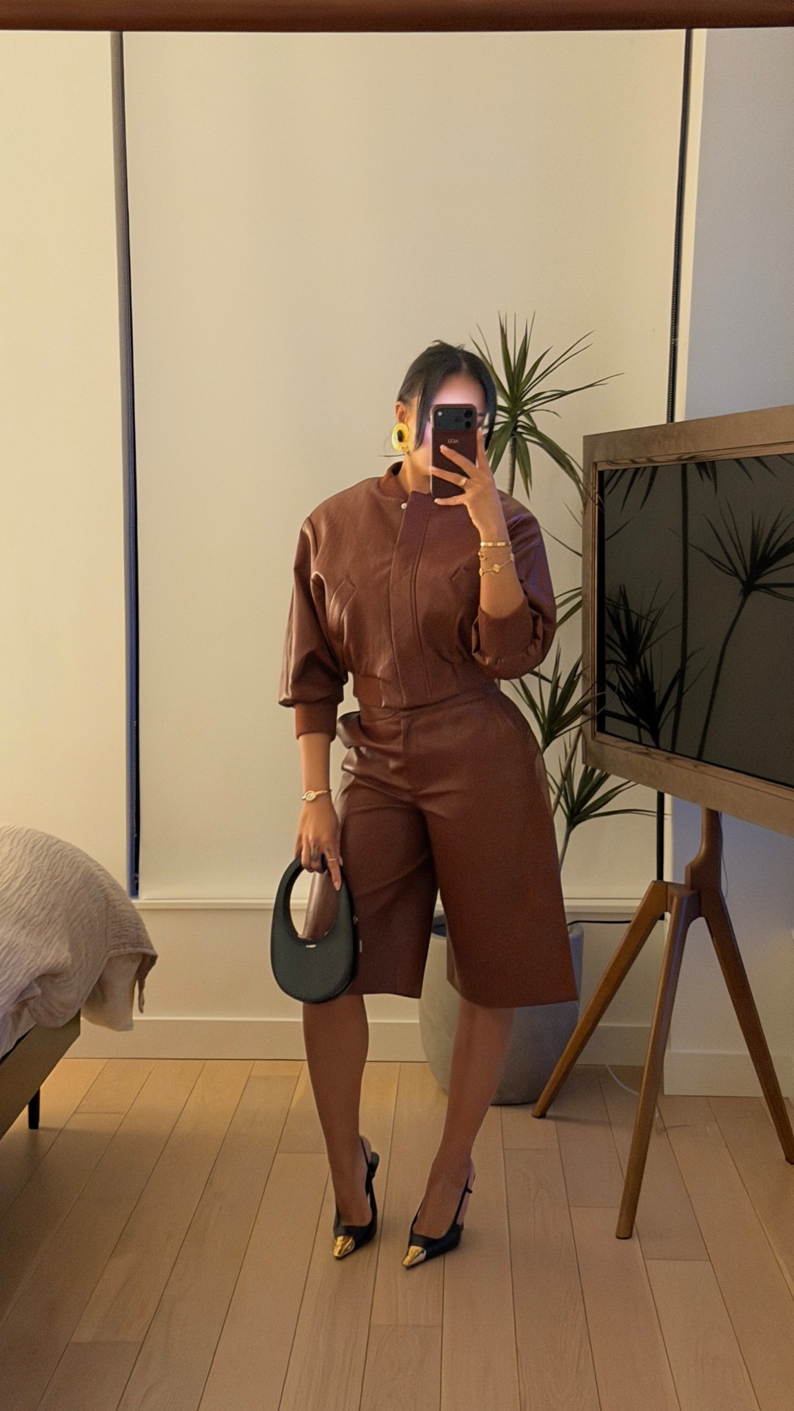 Love this fit, cute, edgy and EASY! I’m wearing a small in both pieces 
