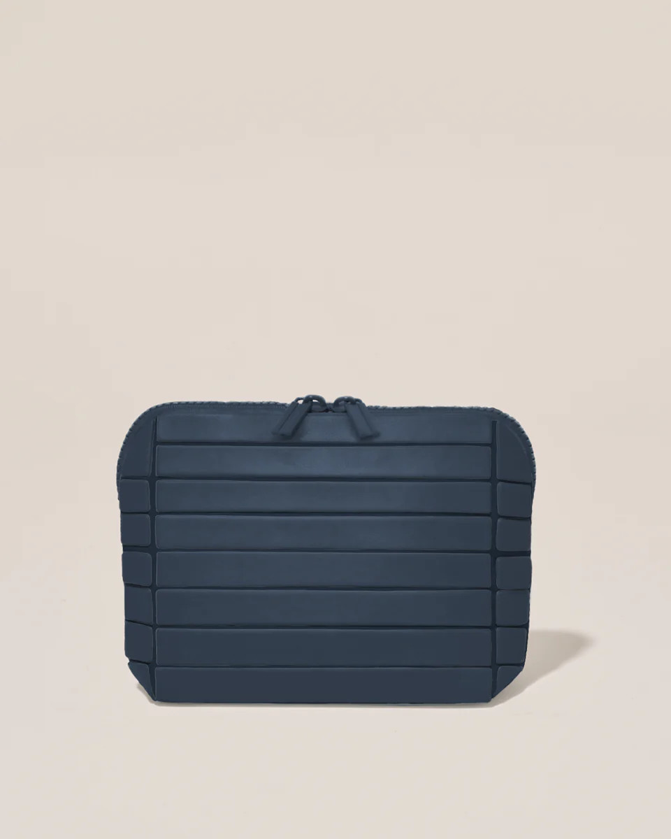 the small indigo traveller | Parallelle