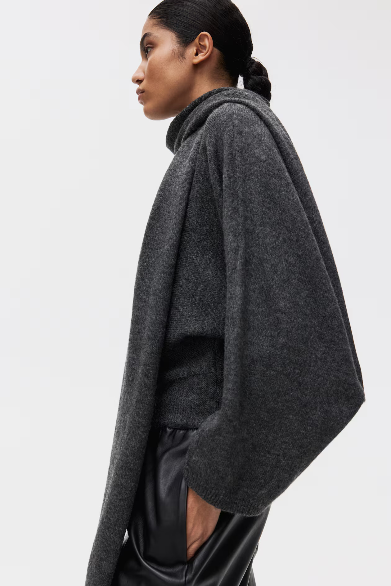 Oversized scarf-detail jumper | H&M (UK, MY, IN, SG, PH, TW, HK)