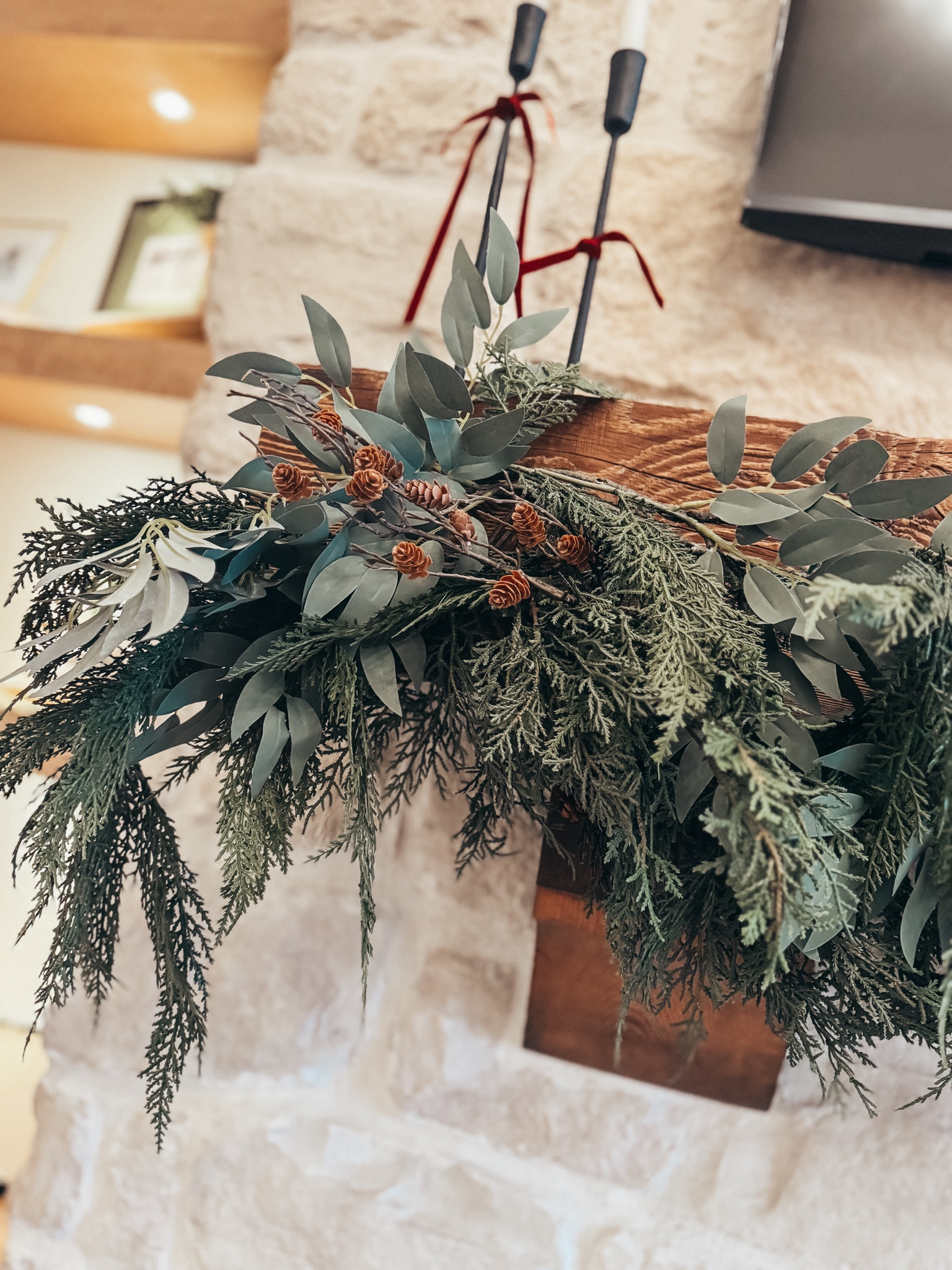 These stems are the perfect addition to my mantle! 

#LTKHoliday #LTKHome #LTKSeasonal