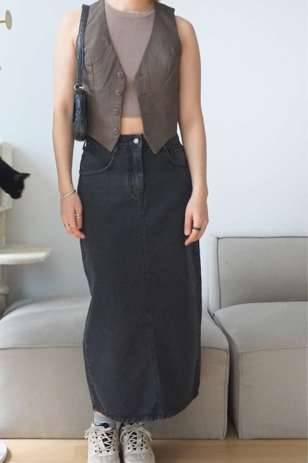 Ribbed halter neck, top with what midi skirt

#LTKstyletip #LTKworkwear #LTKunder50