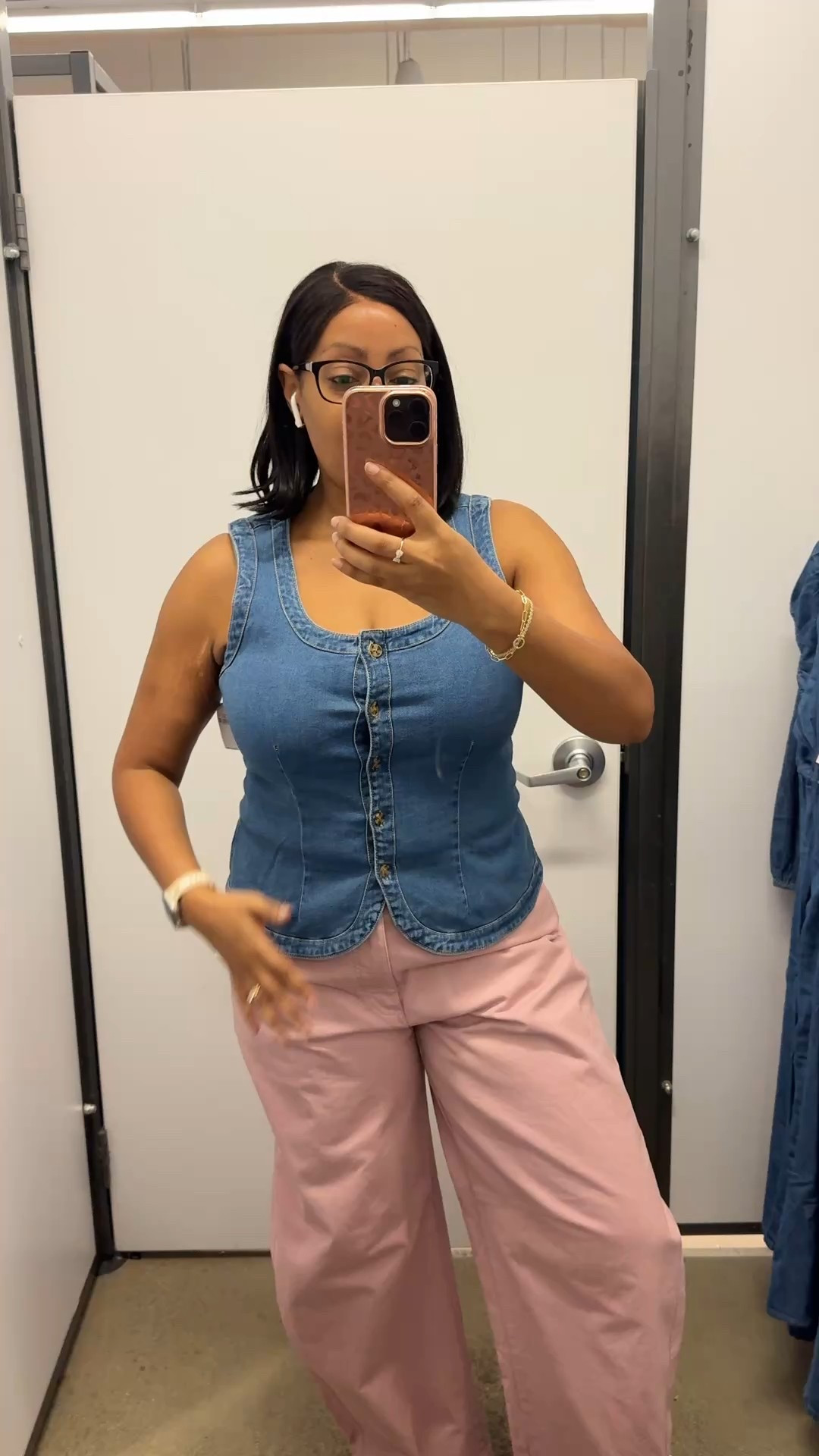 Denim vest wearing size large
Barrel pants wearing size 12 love the fit on these

#LTKootd #LTKMidsize #LTKSeasonal