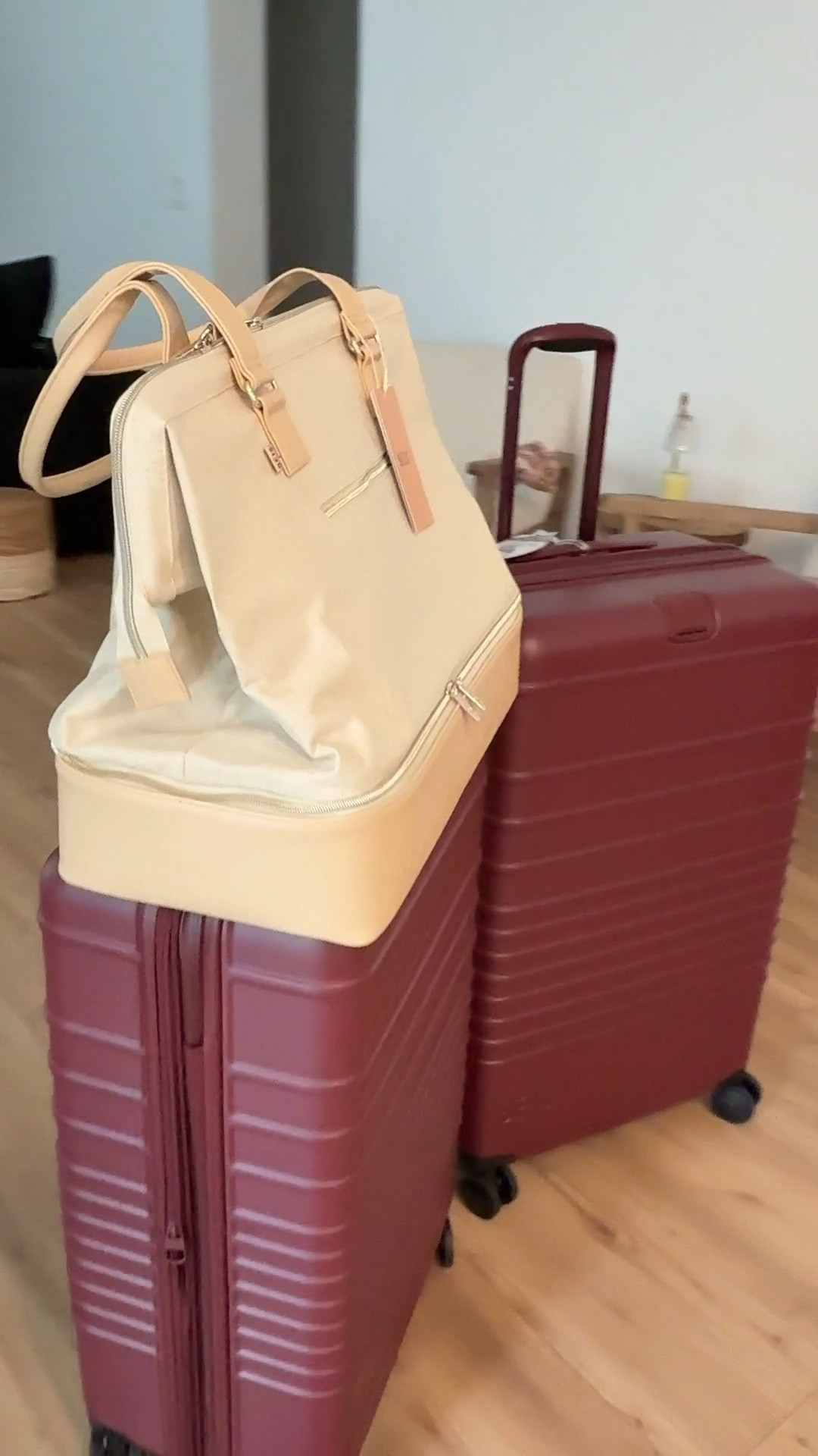 Scroll to shop! ✨ My favorite travel bags. Everything is linked below.👇🏾

Desliza para comprar. ✨ Mis bolsas de viaje favoritas.

📲 Download the free LTK app & follow me @kirasfashionfinds to shop all my daily finds.

#LTKTravel #LTKHome #LTKvlog