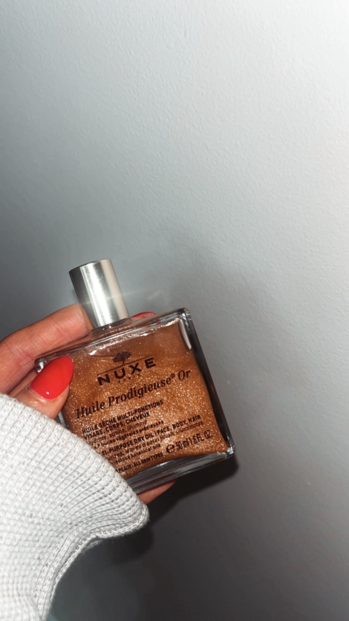 My new favorite body oil ✨ the perfect amount of shimmer & brozer 