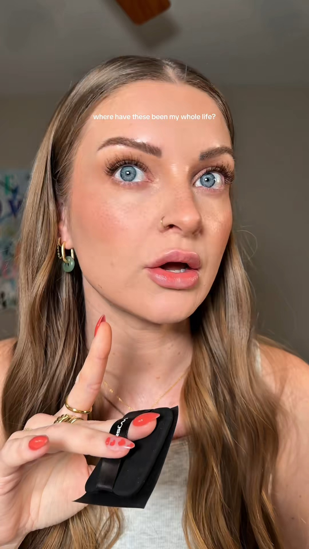 my life is forever changed as an oily skin girl 🧲 

perfect for makeup refreshes and summertime around the corner 

 