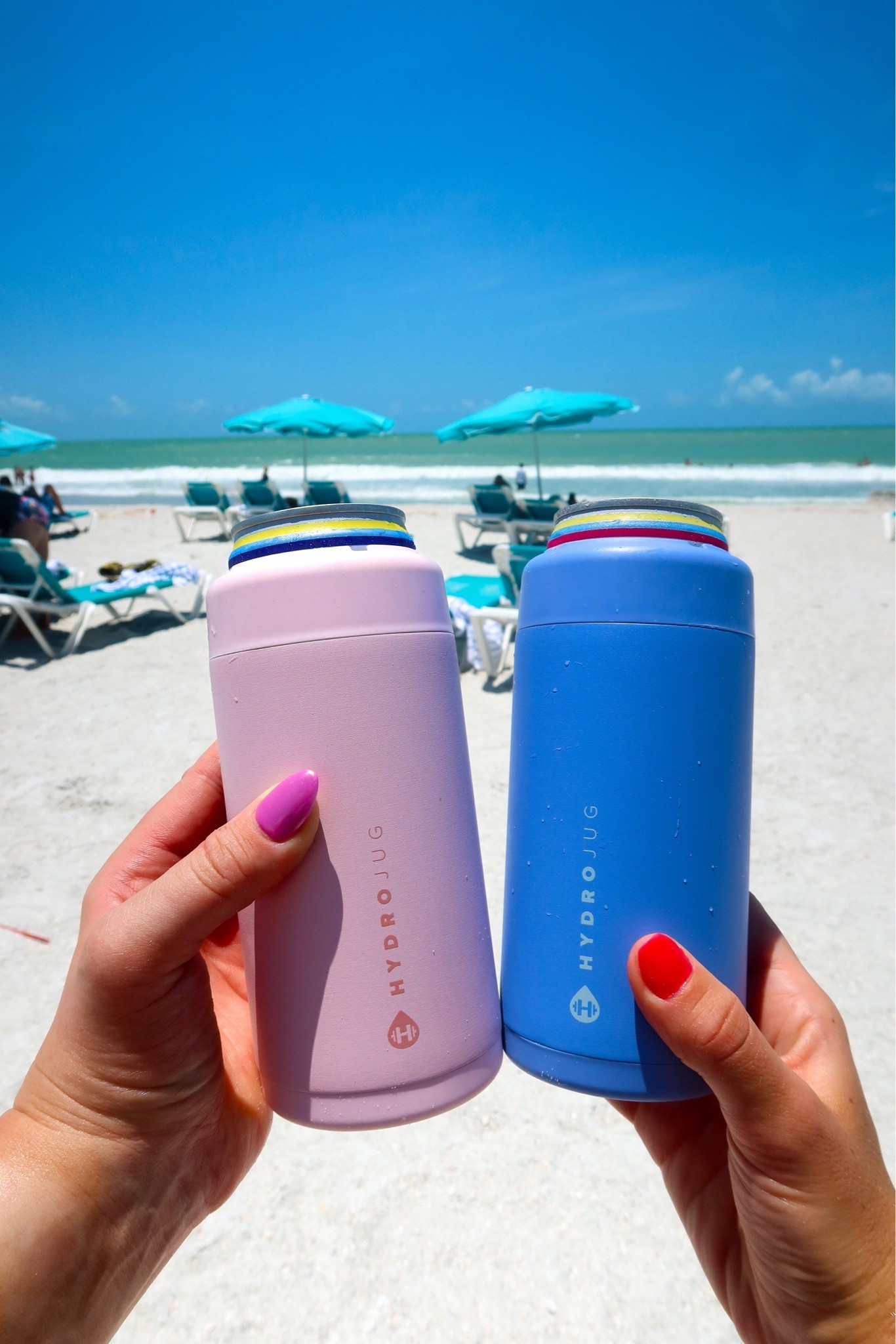 Perfect for keeping your drink cold in hot temps 🤩
