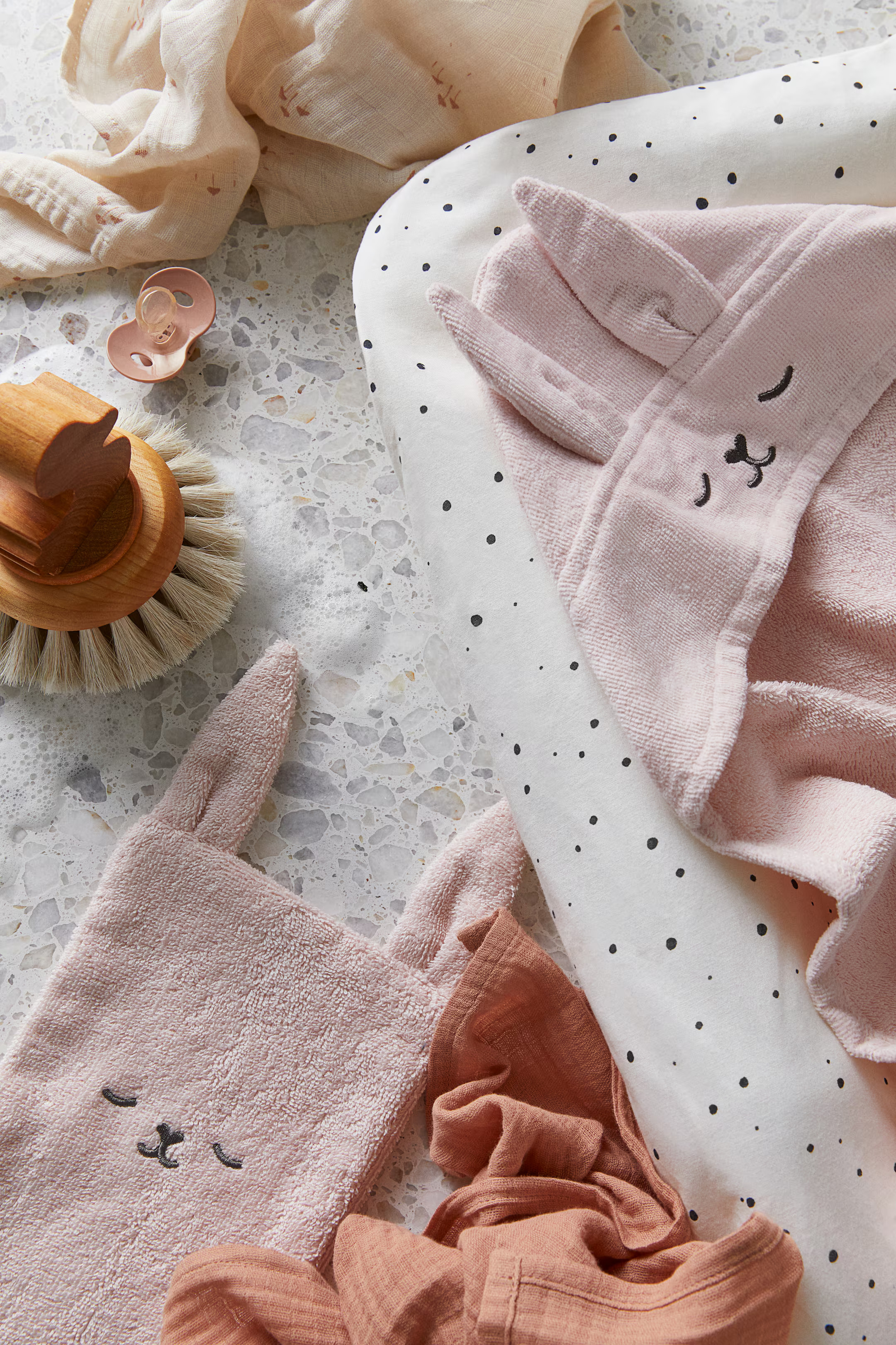 Hooded Bath Towel | H&M (US + CA)