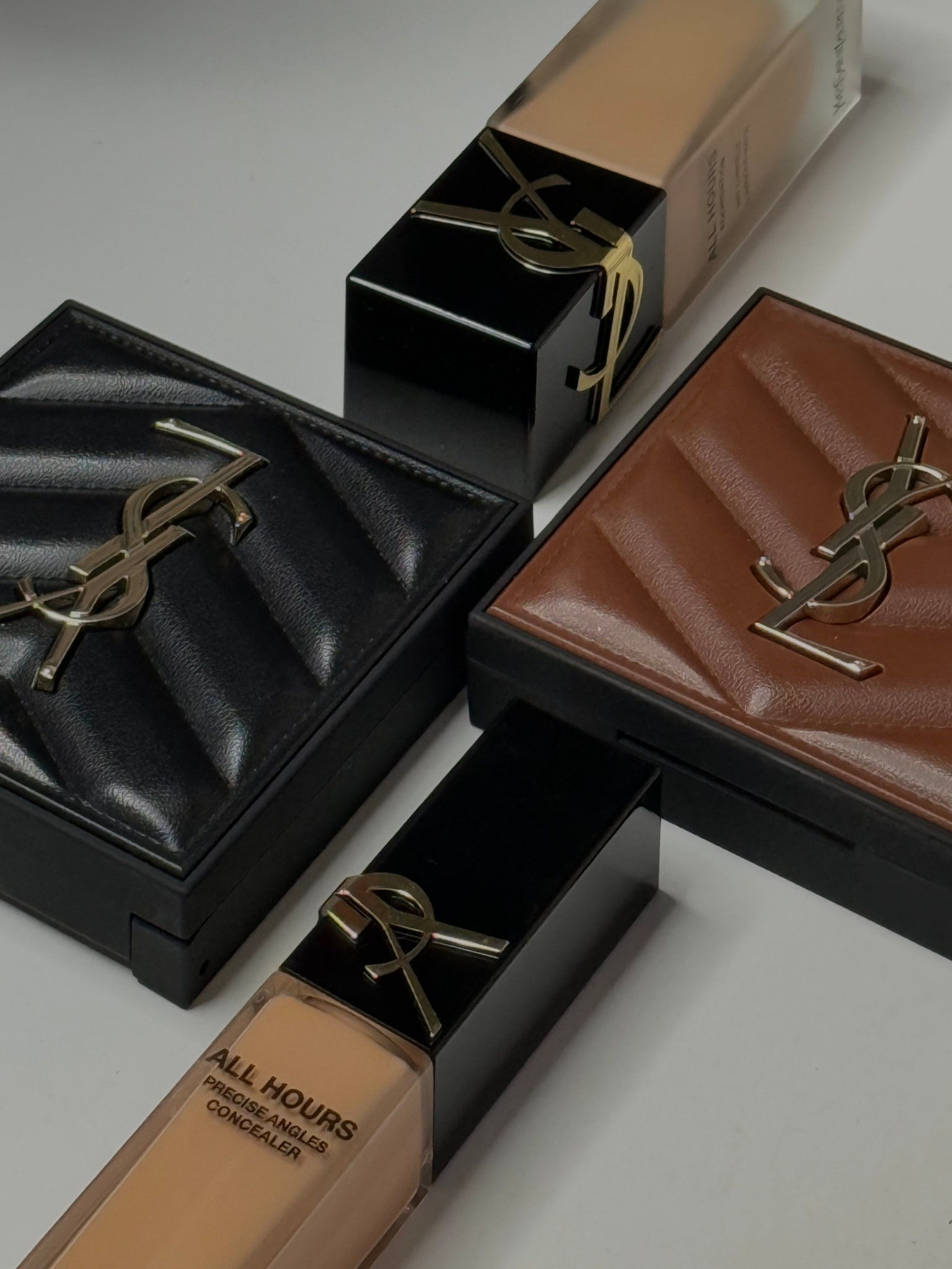 Se você busca performance e sofisticação, invista em produtos de YSL Beauty. Produtos que entregam cobertura e leveza ao mesmo tempo. Com embalagens icônicas e emblemáticas de acordo com a Mason

#LTKbrasil #LTKbeleza