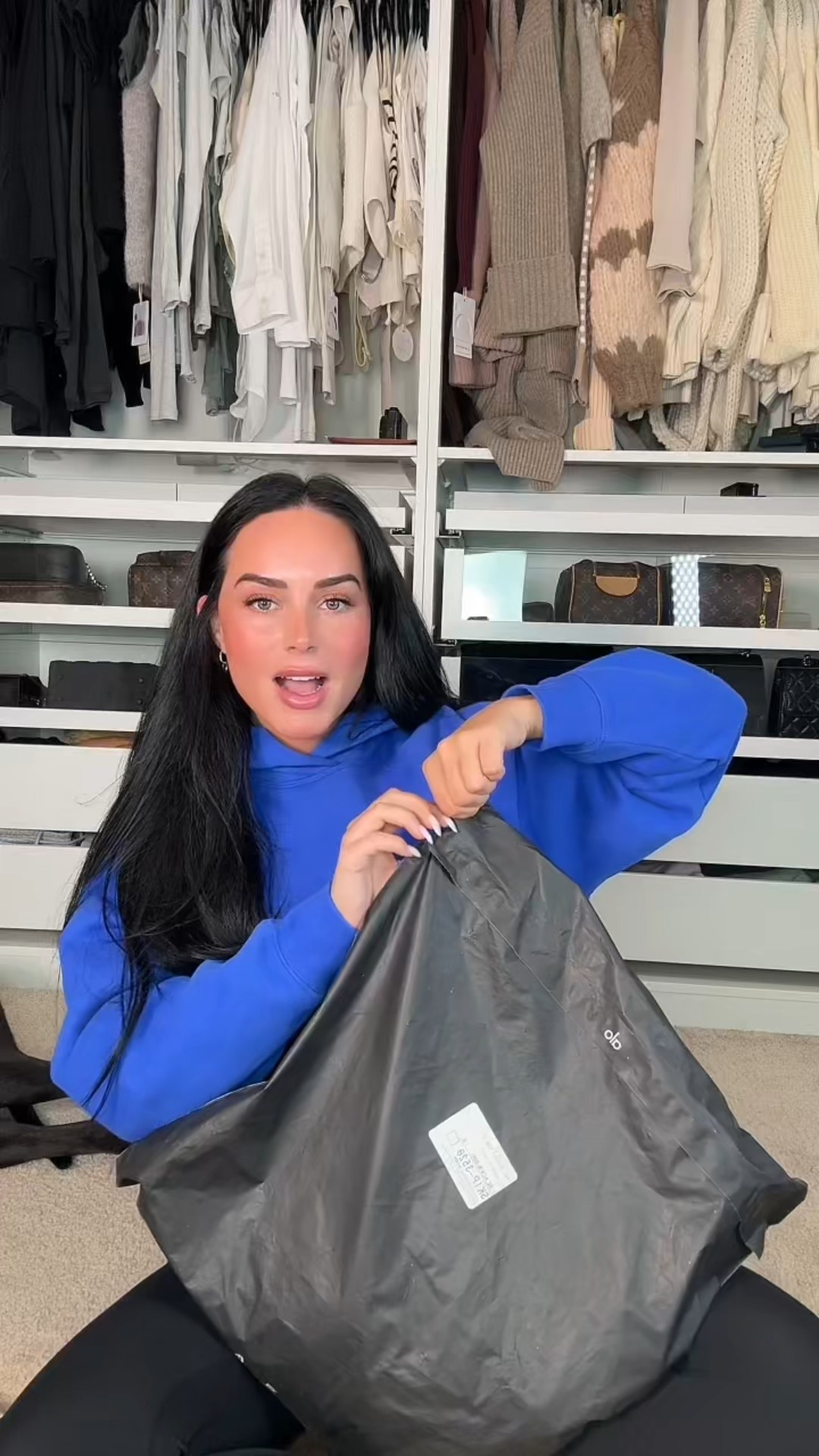 Alo Haul 🖤 I will post a try on soon! 


I’m wearing a size small small hoodie, size 4 leggings 

#LTKU #LTKActive #LTKWatchNow