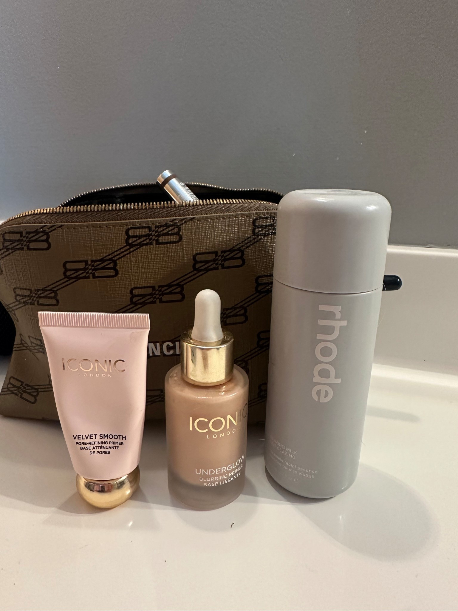 these are the products i use to set my face and get a smooth glowy make up look ! 



#LTKBeauty #LTKFindsUnder100 #LTKU