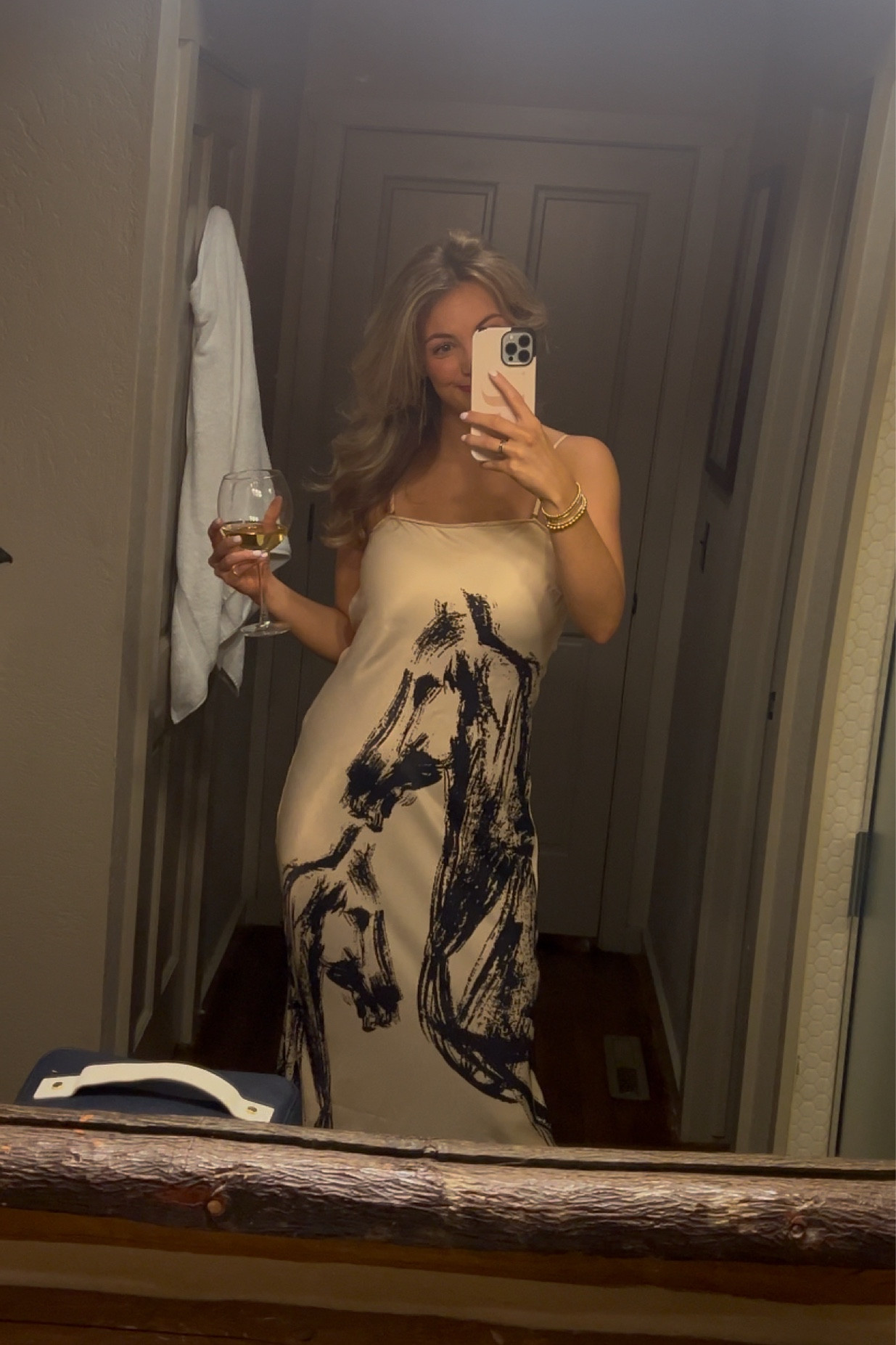 Lodge weekend cocktails ootn🍸

Wearing size medium 

#LTKWatchNow #LTKSeasonal #LTKFindsUnder100