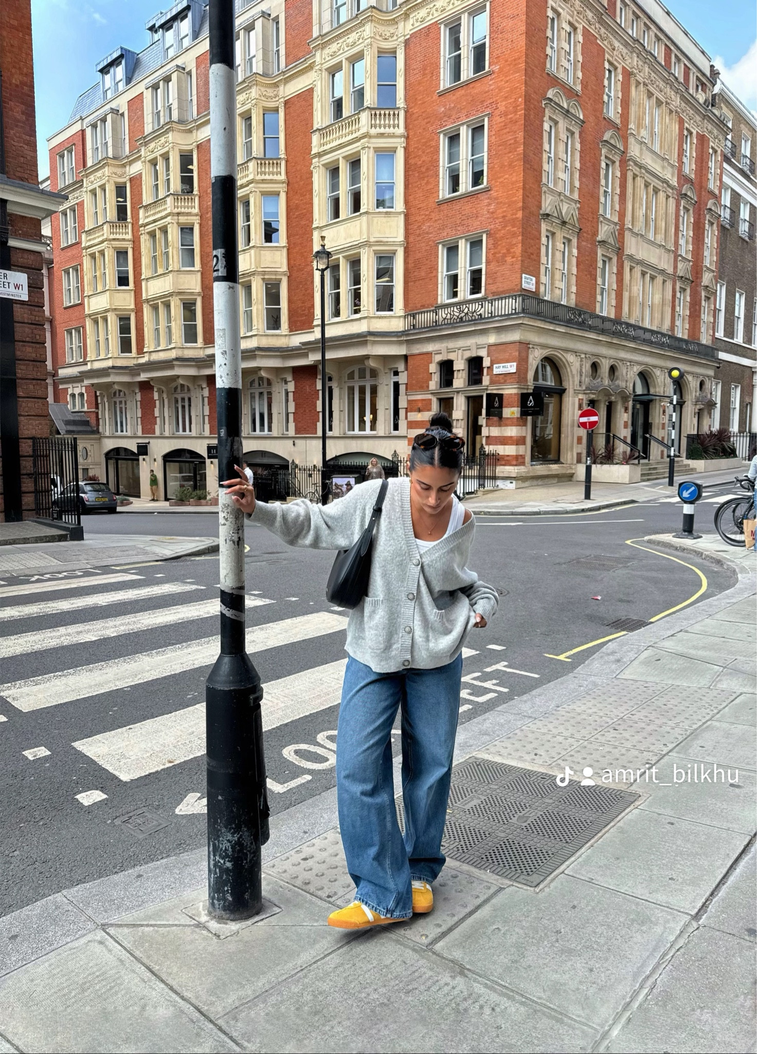 Grey chunky cardigan, blue miss selfridge jeans and yellow gola sneakers 🩶

#LTKautumn #LTKstyletip #LTKwinter