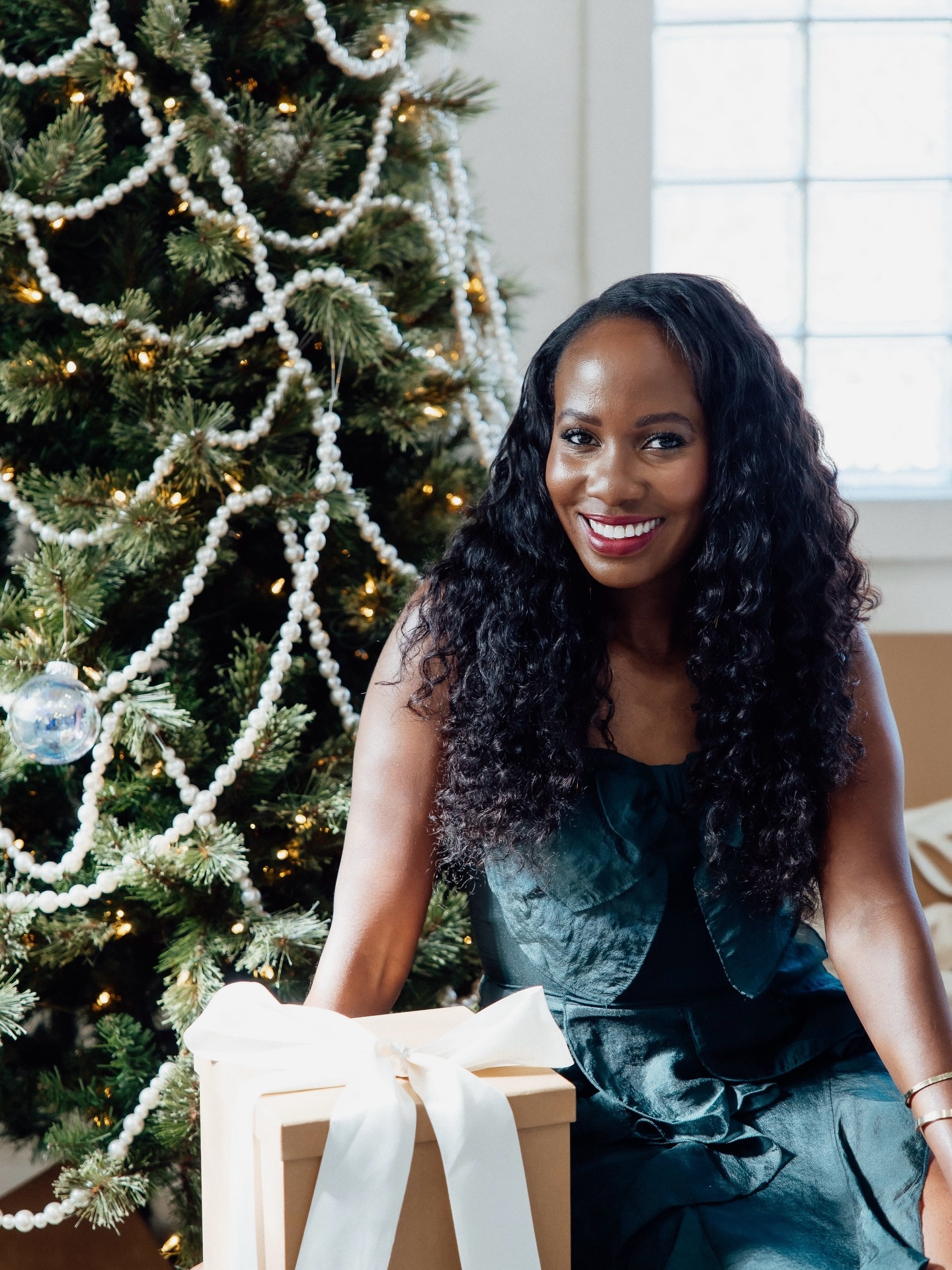 An emerald state of mind. 🌲🎄💚

I’ve linked this dress and more in my @shopmy closet.

#greendress 